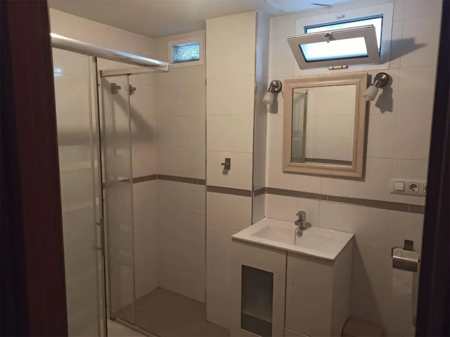 Zimmer in Calle General Tamayo, 12, Centro Badezimmer von Wohnung zur untervermieten in Almería mit Klimaanlage, Heizung und Terrasse