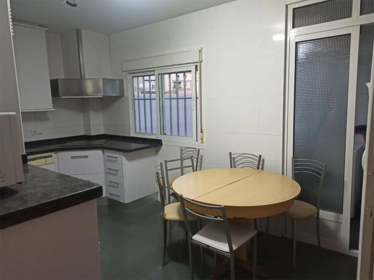 Zimmer in Calle General Tamayo, 12, Centro Küche von Wohnung zur untervermieten in Almería mit Klimaanlage, Heizung und Terrasse