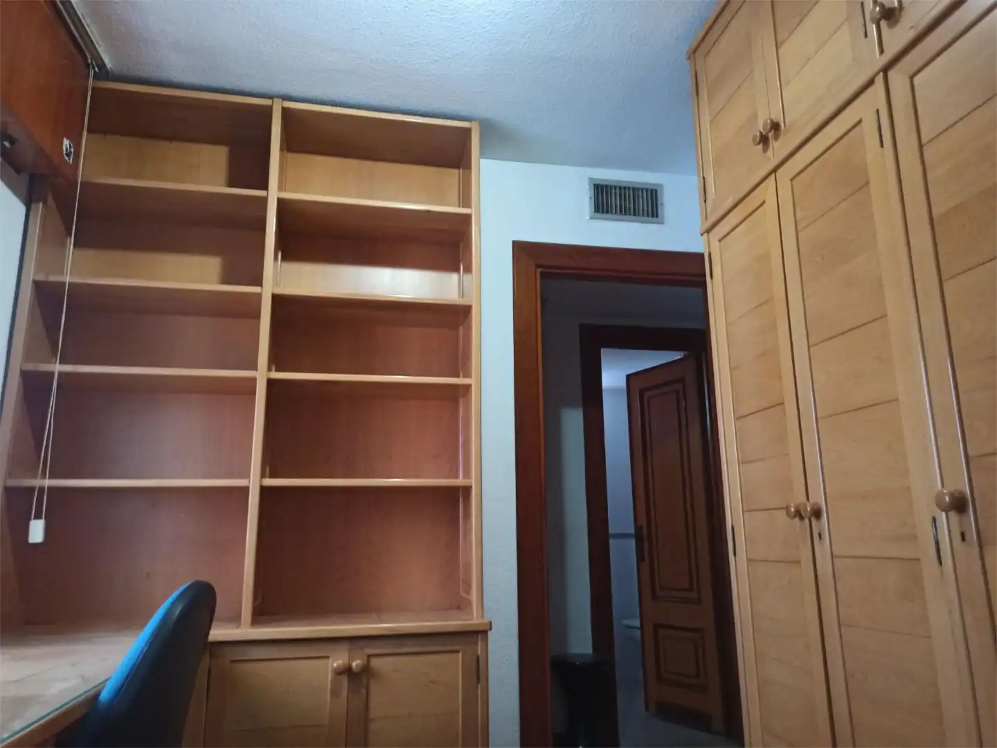 Zimmer in Calle General Tamayo, 12, Centro Schlafzimmer von Wohnung zur untervermieten in Almería mit Klimaanlage, Heizung und Terrasse