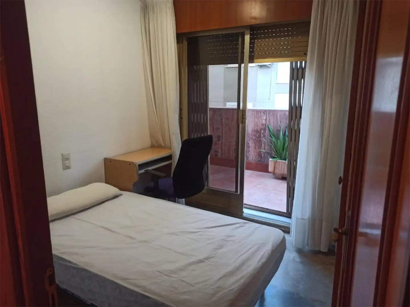 Zimmer in Calle General Tamayo, 12, Centro Schlafzimmer von Wohnung zur untervermieten in Almería mit Klimaanlage, Heizung und Terrasse