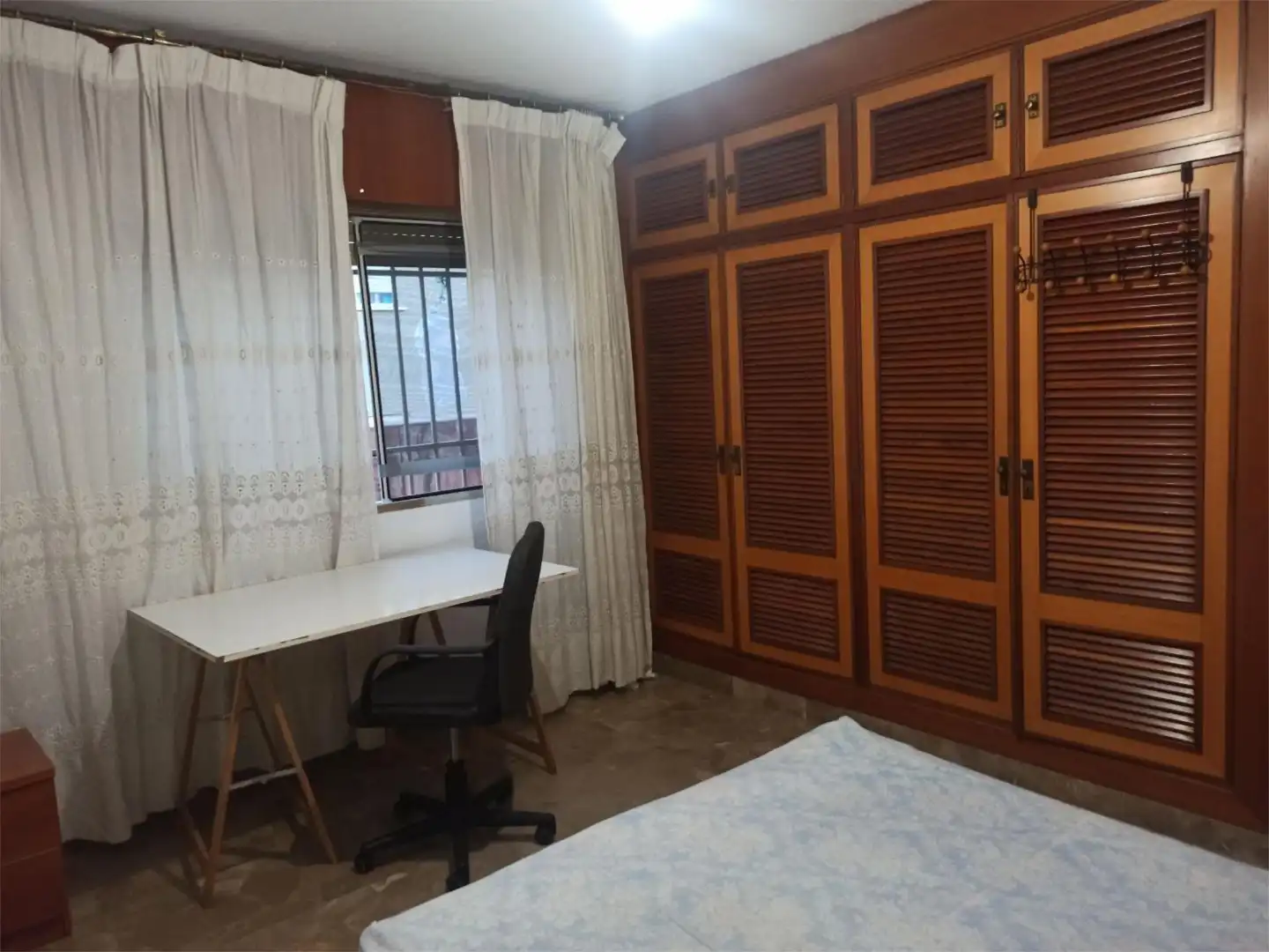 Zimmer in Calle General Tamayo, 12, Centro Schlafzimmer von Wohnung zur untervermieten in Almería mit Klimaanlage, Heizung und Terrasse