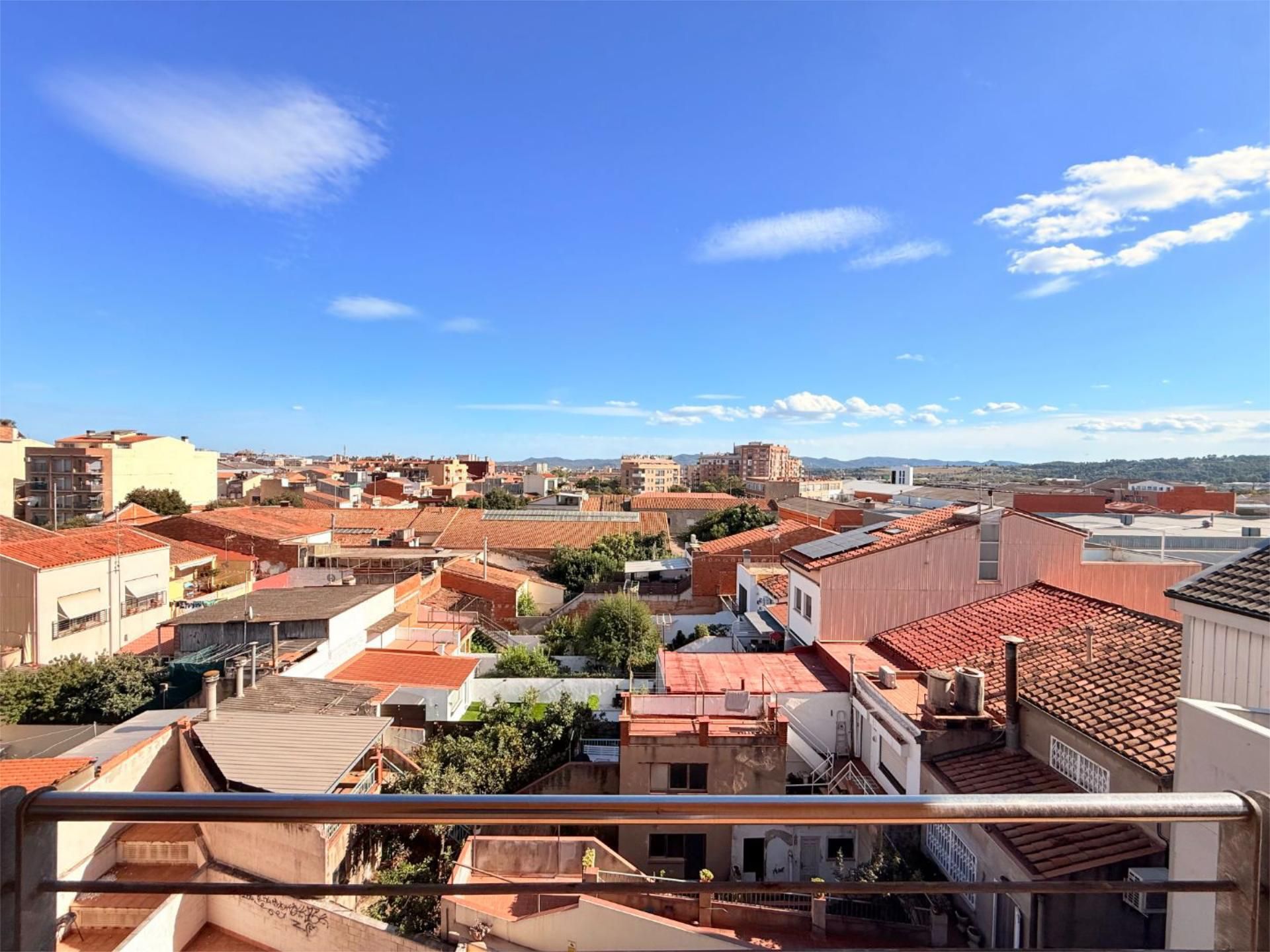 Vista exterior de Dúplex en venda en Sabadell amb Terrassa i Balcó