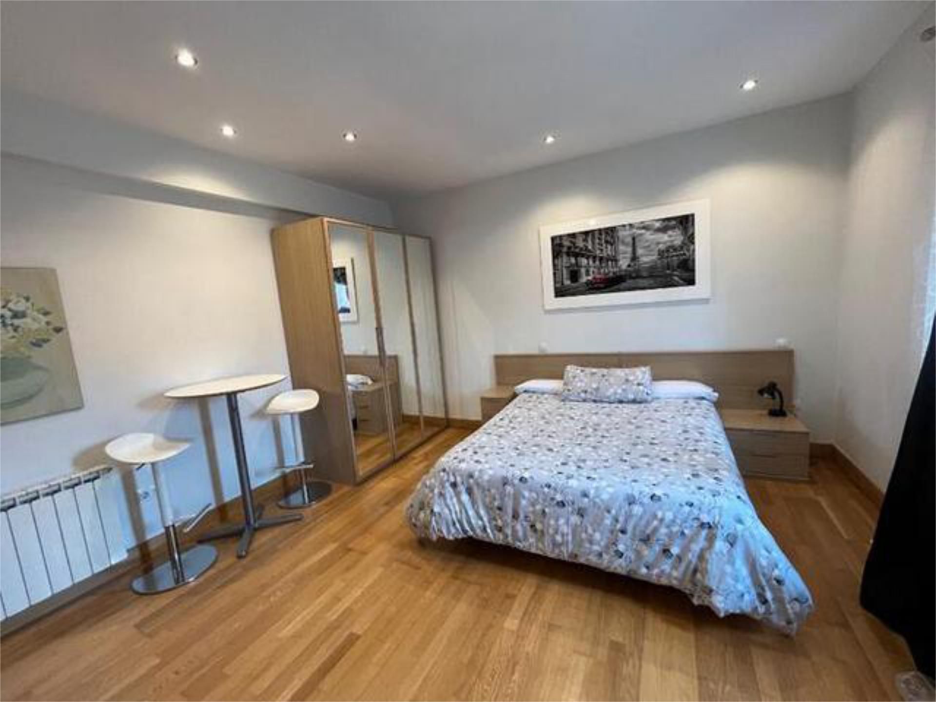 Habitación de Apartamento de alquiler en Santander con Calefacción y Amueblado