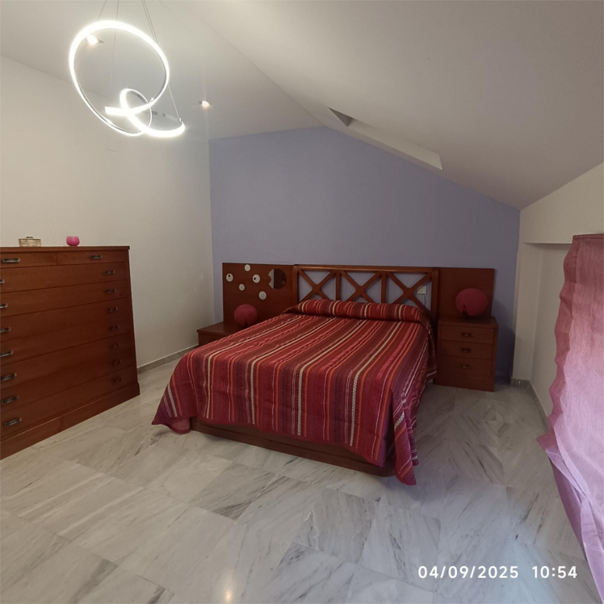 Dormitori de Dúplex de lloguer en Baeza amb Aire condicionat, Calefacció i Moblat