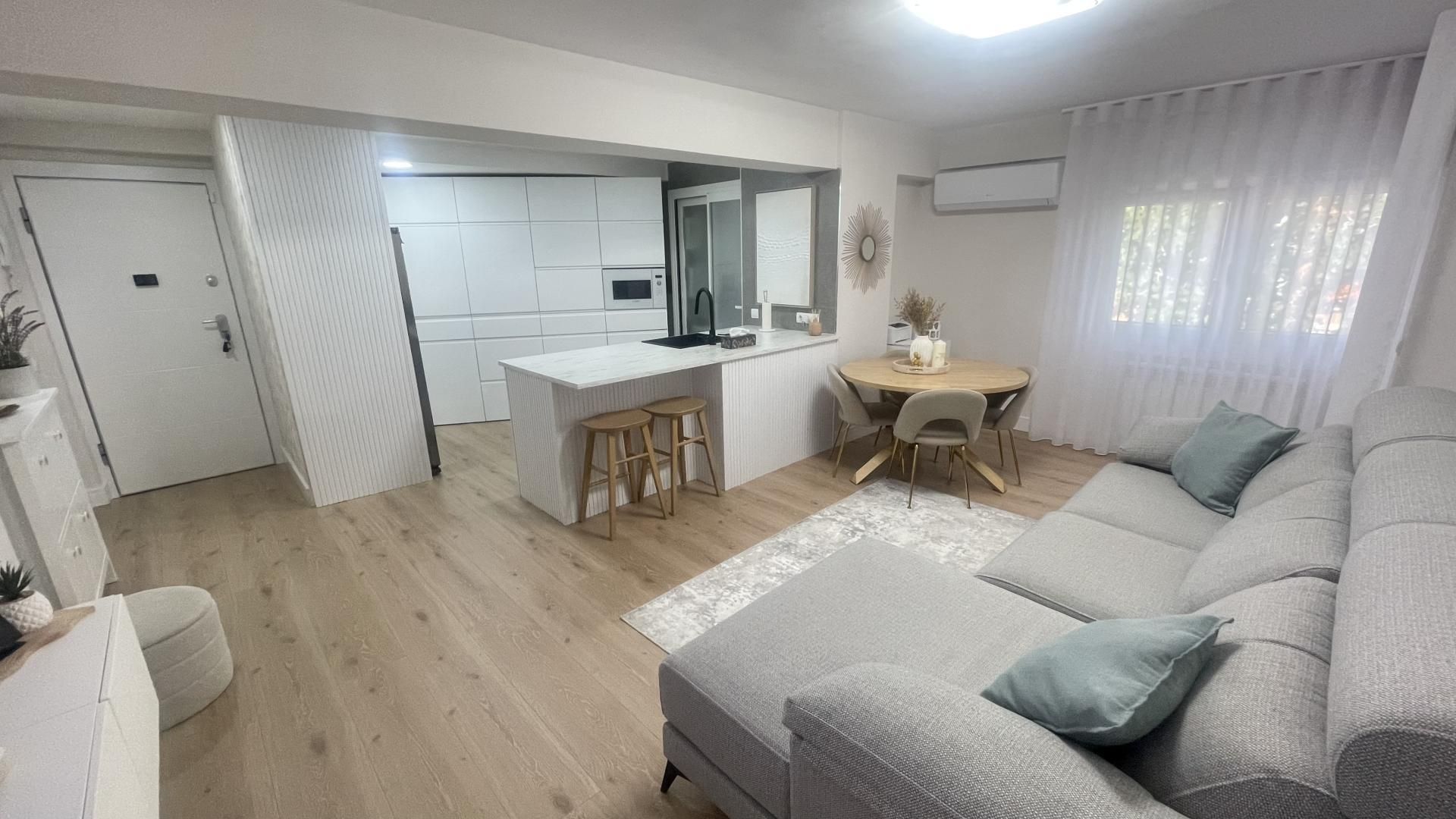 Sala d'estar de Pis en venda en Torrejón de Ardoz amb Aire condicionat, Calefacció i Parquet