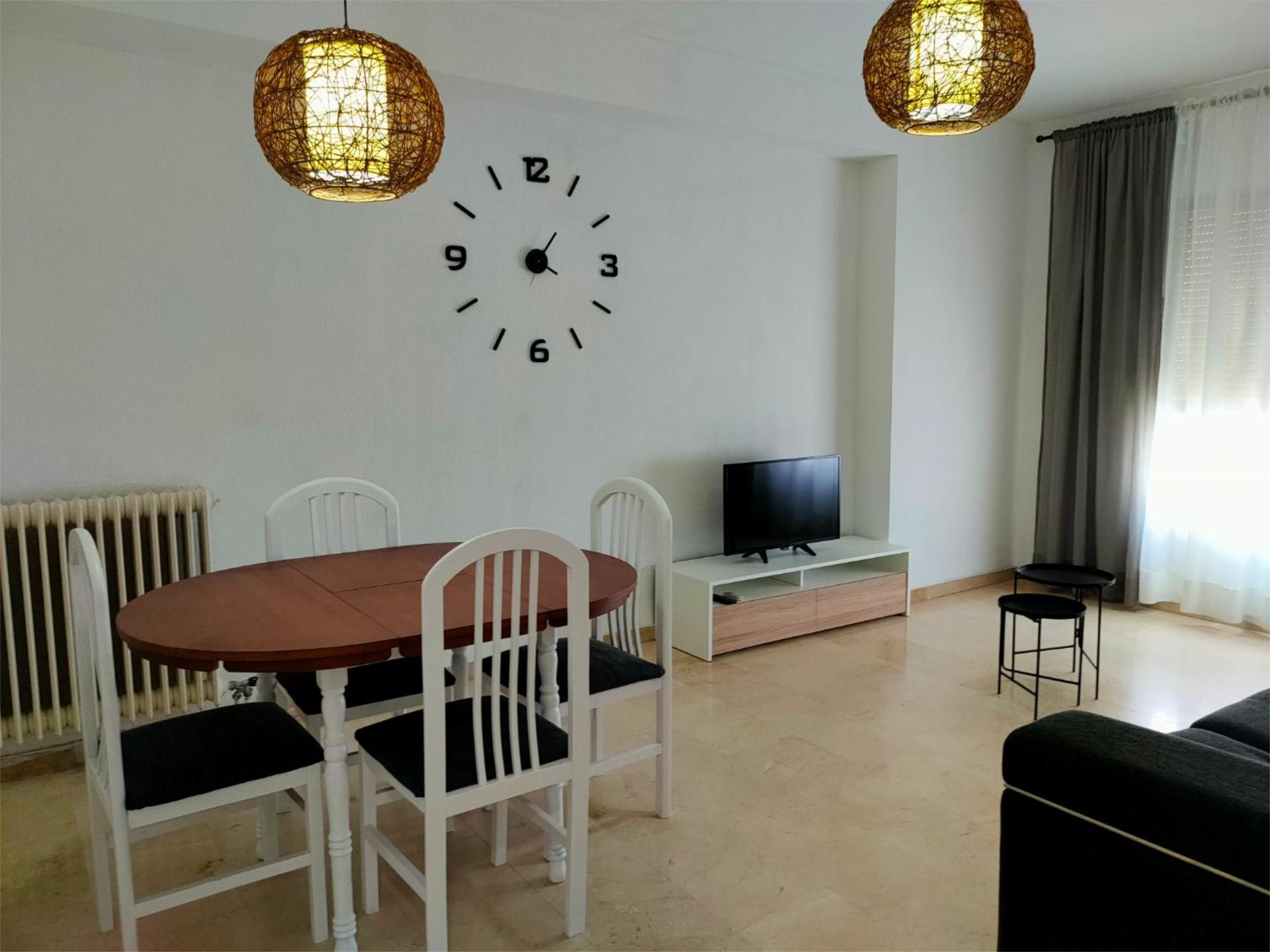 Comedor de Piso de alquiler en Baza con Aire acondicionado