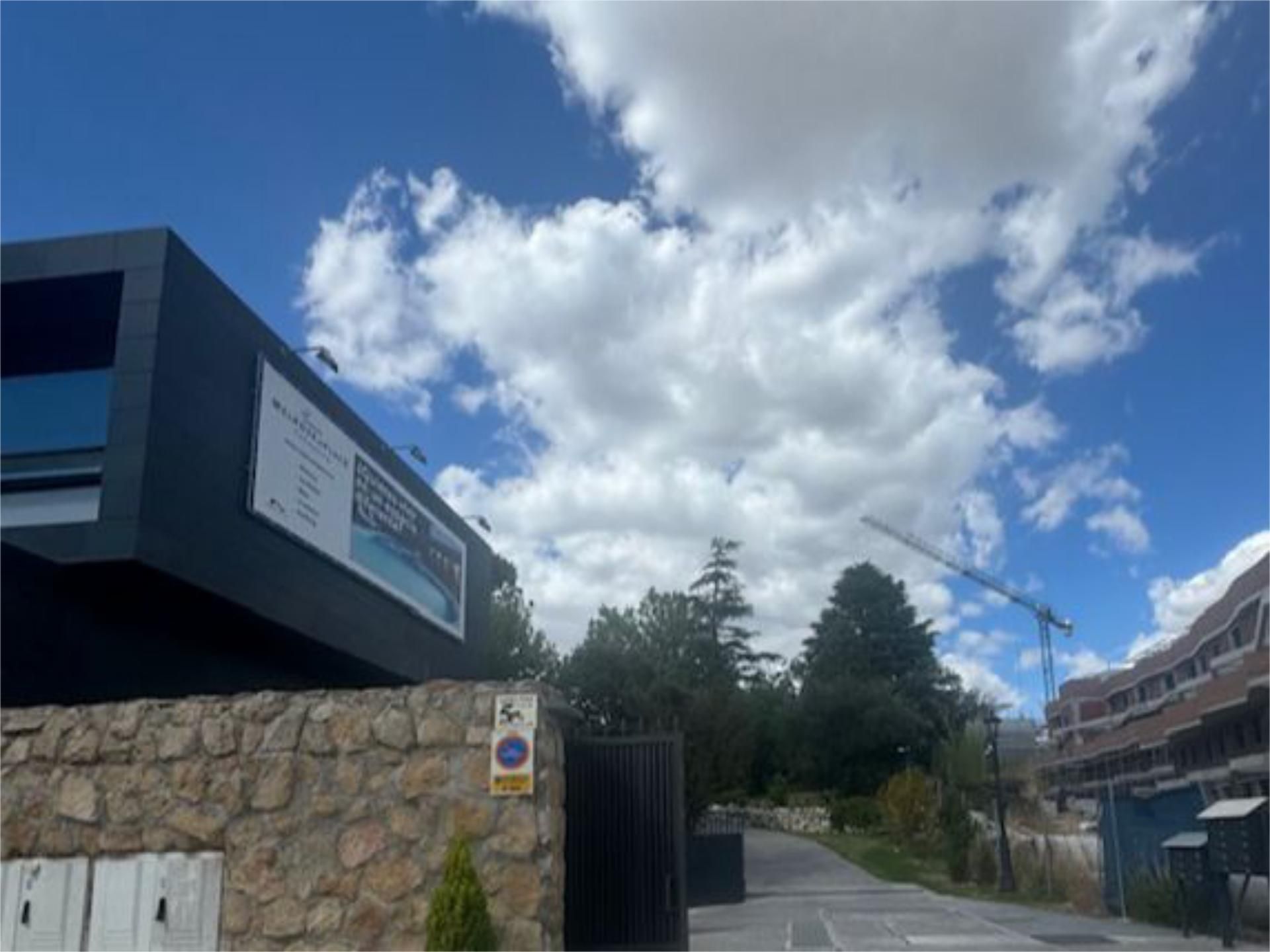 Vista exterior de Apartament en venda en San Sebastián de los Reyes amb Aire condicionat