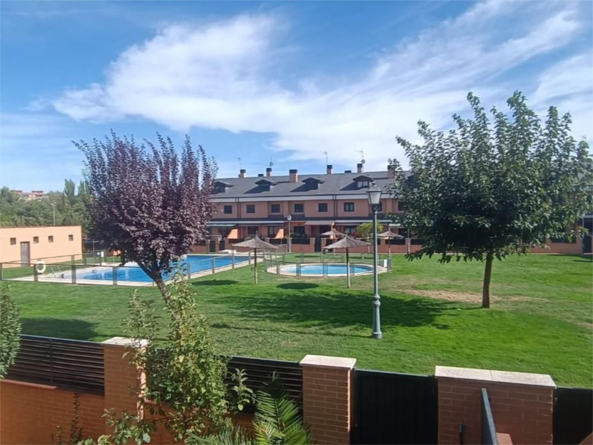 Garden of House or chalet for sale in Fuenlabrada  with Air Conditioner, Heating and Private garden