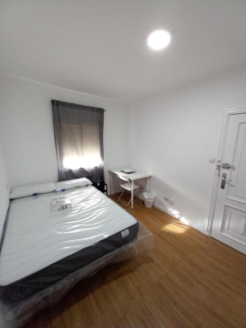 Dormitori de Pis per a compartir en Humanes de Madrid amb Parquet, Terrassa i Moblat