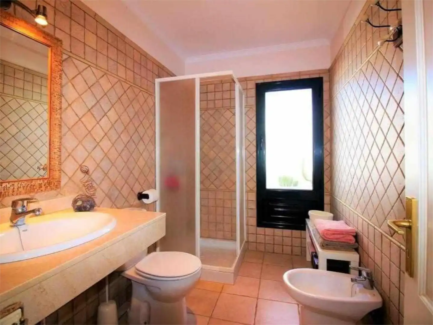 Casa o xalet en venda a Calle Salida a Femés, 12, Las Breñas Bany de Casa o xalet en venda en Yaiza amb Terrassa i Piscina