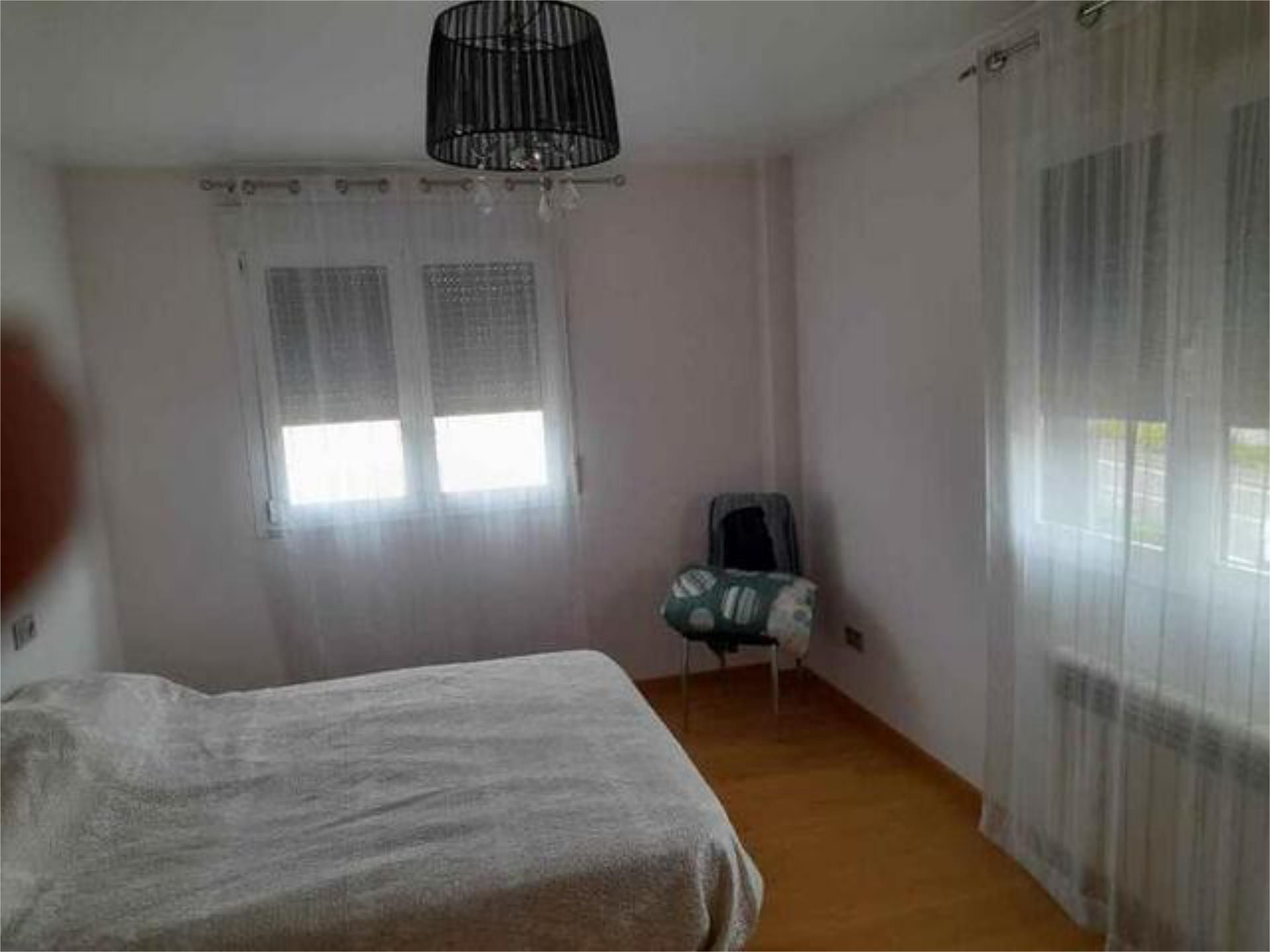 Single-family semi-detached to rent in Parroquias de Santiago