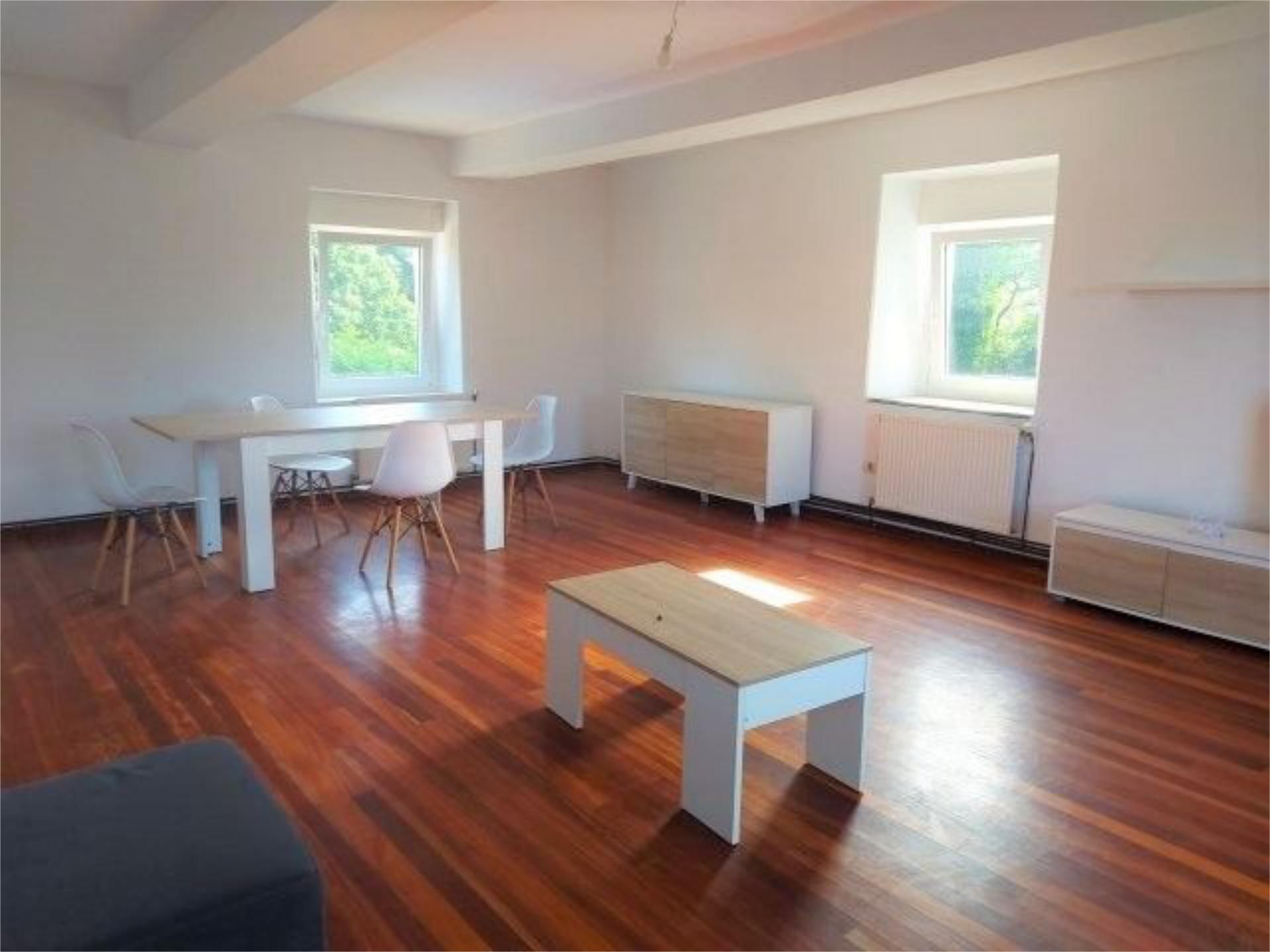 Sala d'estar de Casa o xalet de lloguer en Oleiros amb Calefacció, Jardí privat i Parquet