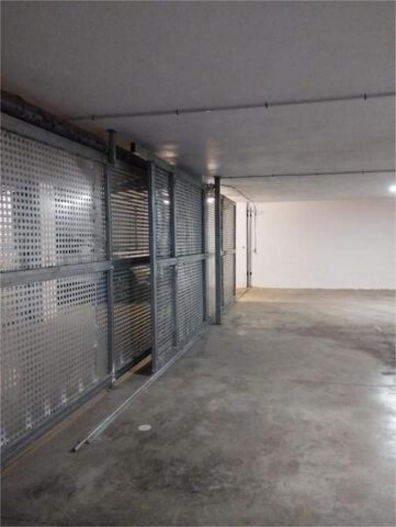 Garage to rent in Arona