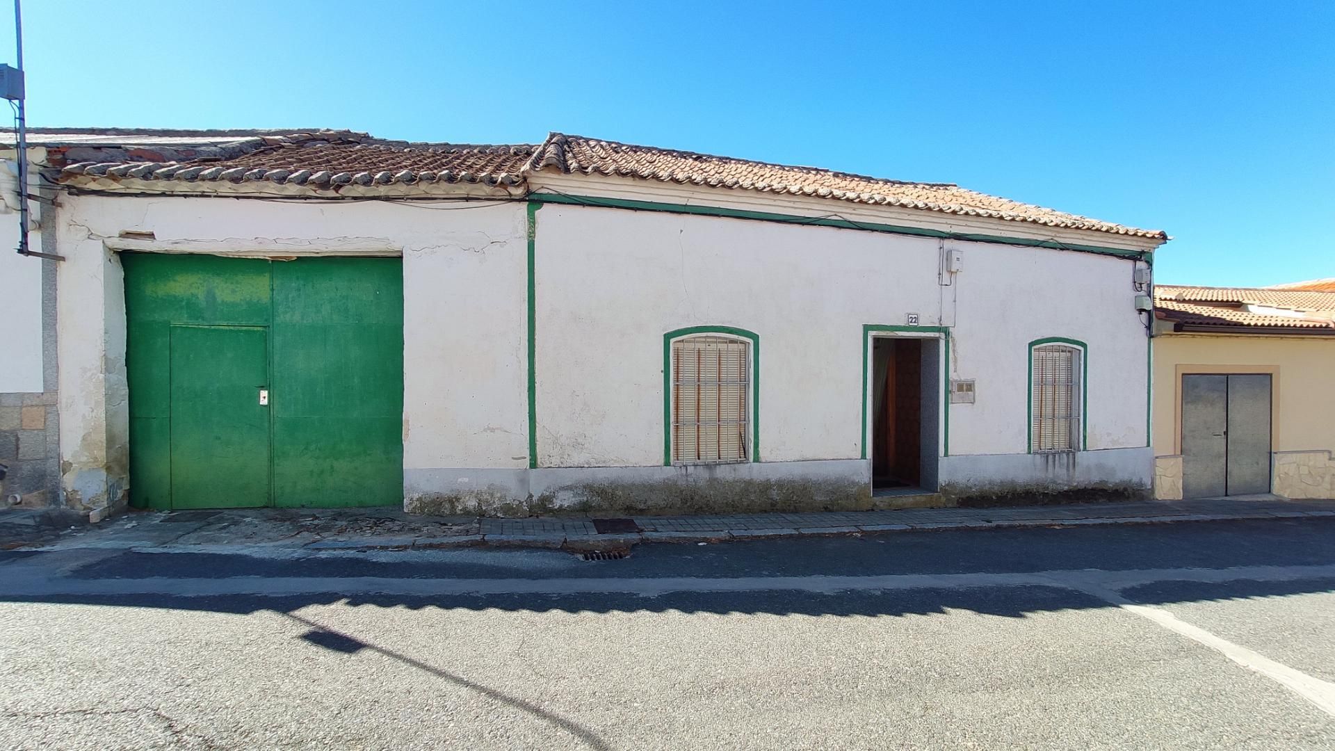 Vista exterior de Casa adosada en venda en Martín Muñoz de las Posadas