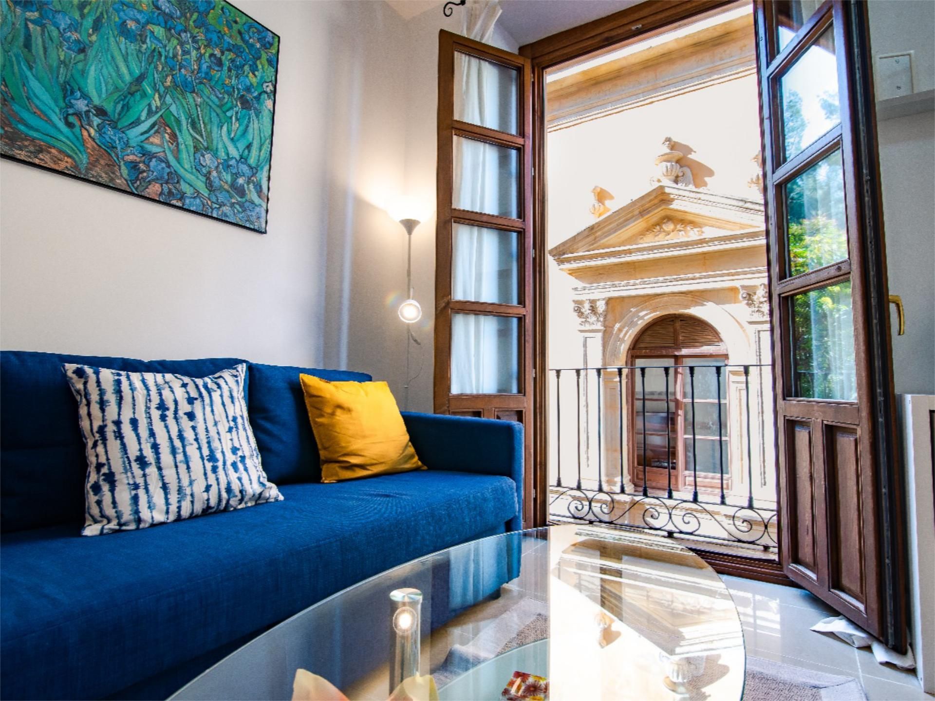 Living room of Flat to rent in  Granada Capital  with Air Conditioner, Heating and Furnished