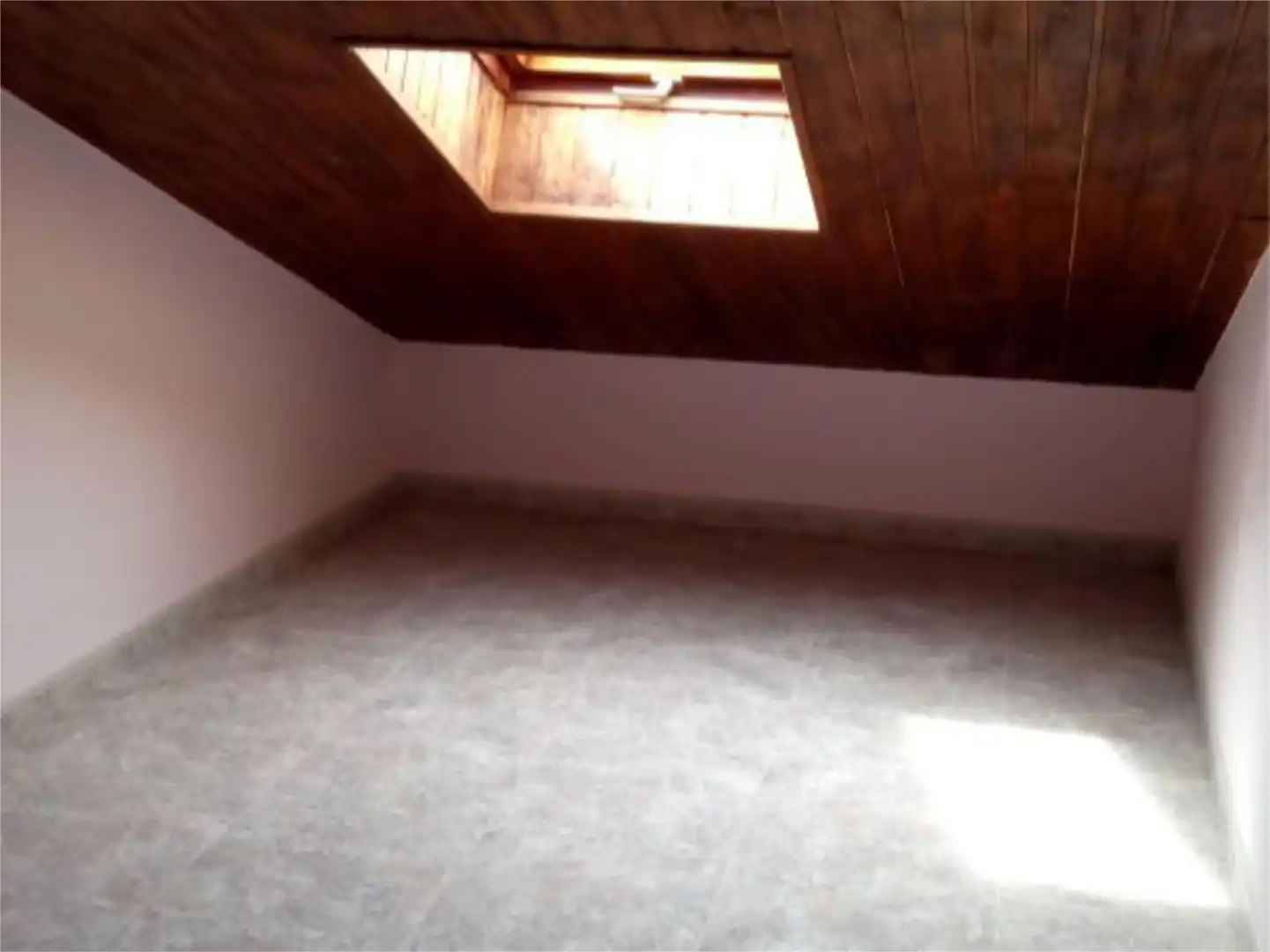 Casa adosada en venta en Calle Real, 23, Huérmeces del Cerro Habitación de Casa adosada en venta en Huérmeces del Cerro con Trastero, Amueblado y Balcón