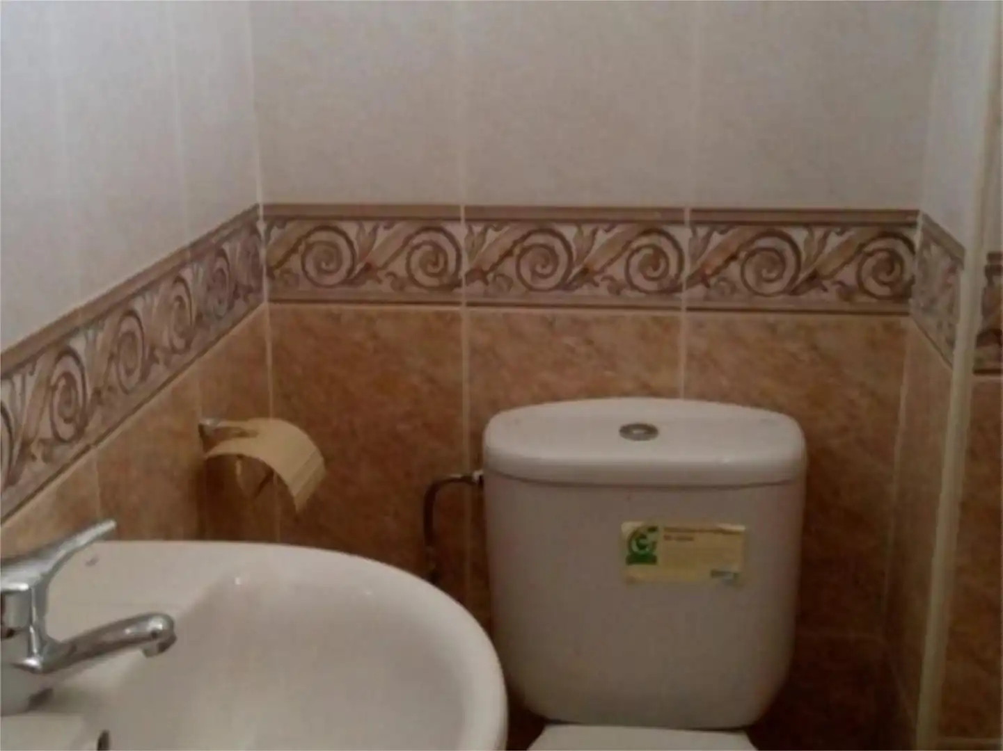 Casa adosada en venta en Calle Real, 23, Huérmeces del Cerro Baño de Casa adosada en venta en Huérmeces del Cerro con Trastero, Amueblado y Balcón