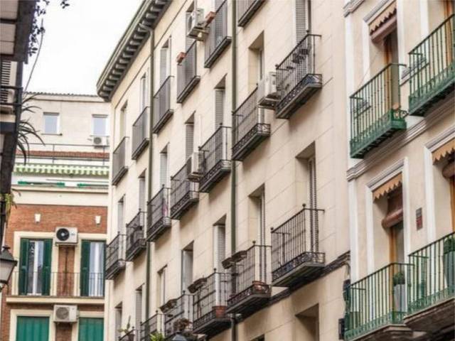 Piso en Alquiler en Calle del Gobernador, 1 en Cortes - Huertas