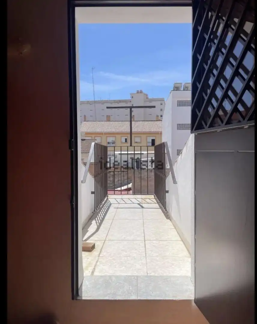 Room in Calle Tejares, 28, Parque Victoria Eugenia Exterior view of Duplexes for share in Málaga with Air Conditioner, Parquet flooring and Terrace