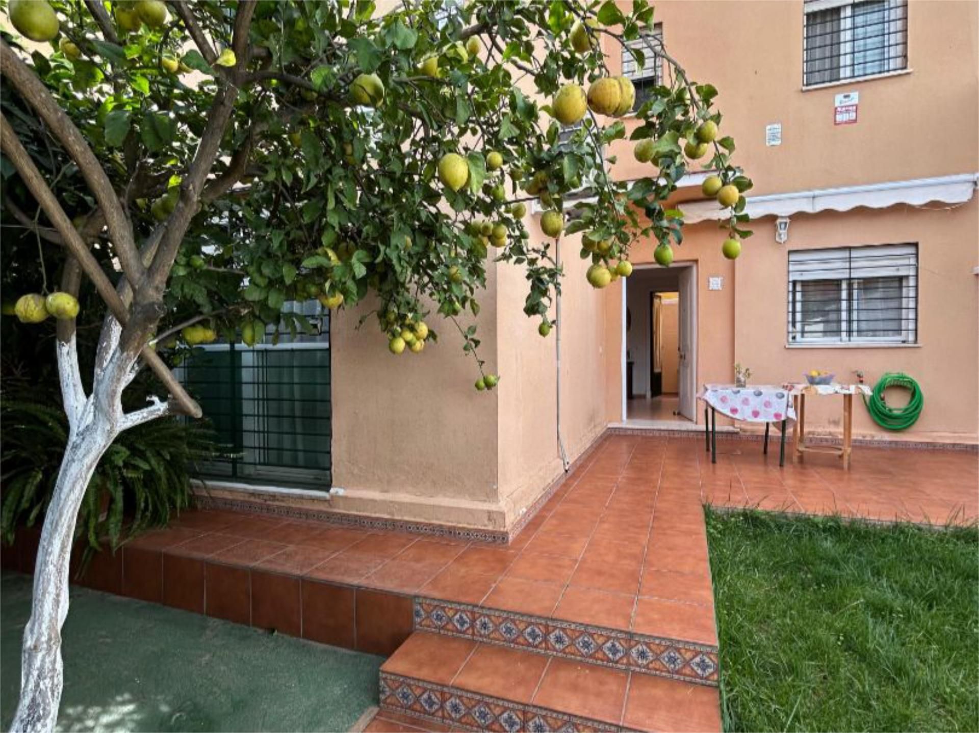 Casa adosada en venda a Benacazón Jardí de Casa adosada en venda en Benacazón amb Aire condicionat