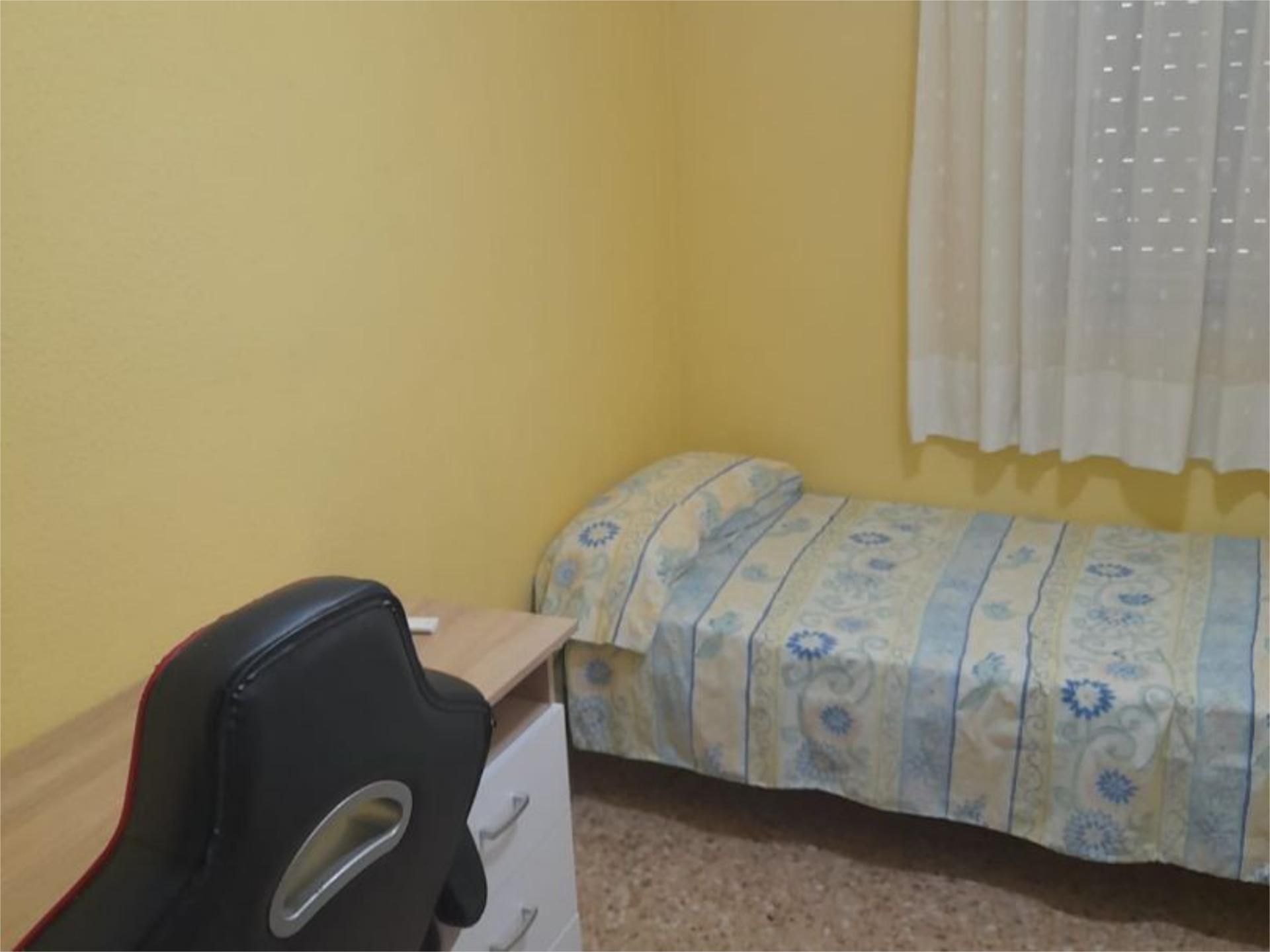Bedroom of Flat to share in Mislata  with Air Conditioner, Furnished and Balcony
