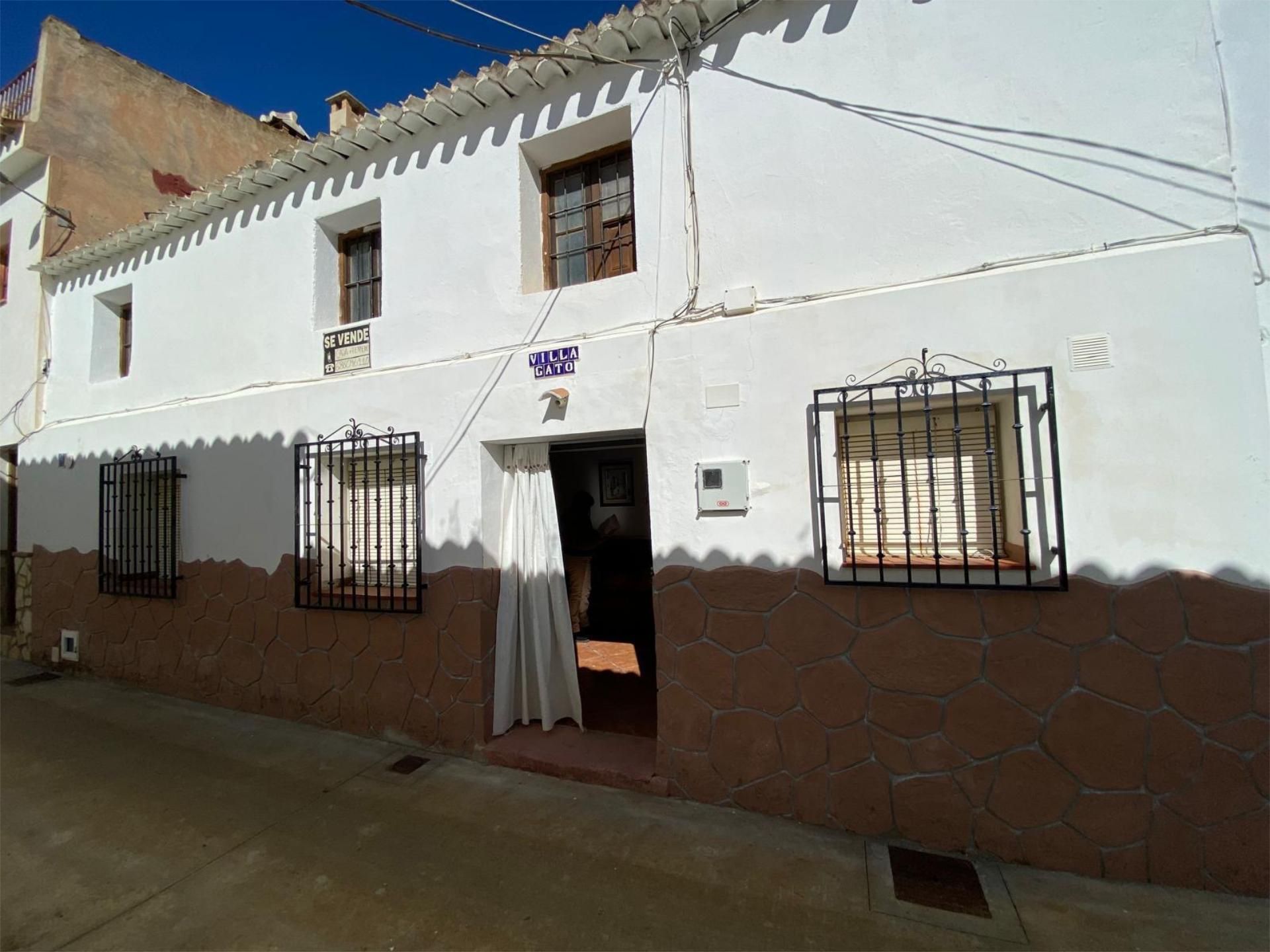 Vista exterior de Casa adosada en venda en Periana amb Jardí privat, Terrassa i Moblat