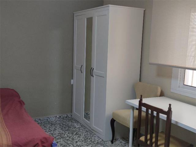 Piso en Alquiler en Avenida Granada, 6 en San Ildefonso - Catedral