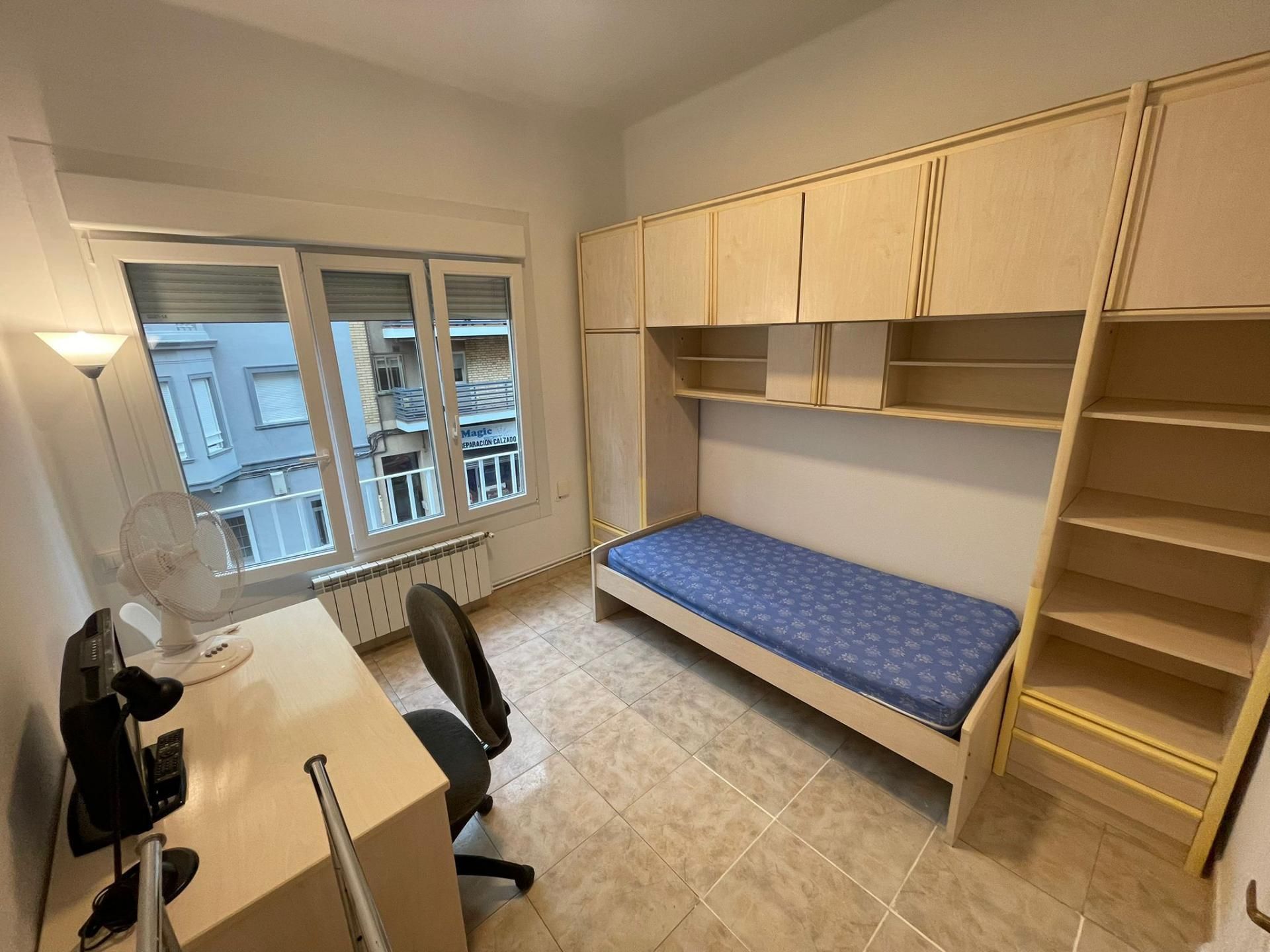 Pis per a compartir a Carrer Pallars, 30, Príncep de Viana - Clot -Xalets Humbert Torres Dormitori de Pis per a compartir en Lleida Capital amb Calefacció i Moblat