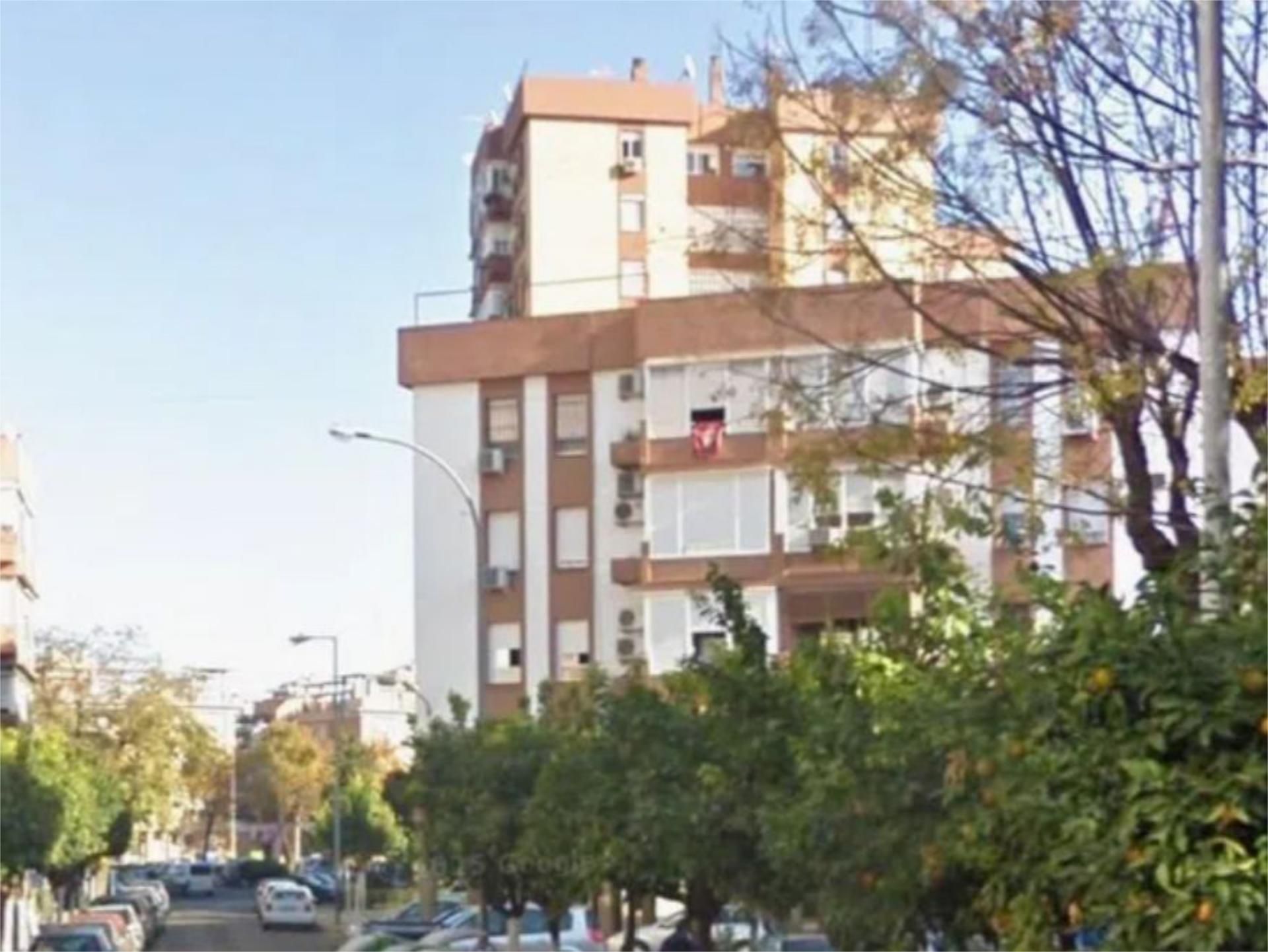 Exterior view of Flat to rent in  Sevilla Capital  with Air Conditioner and Terrace