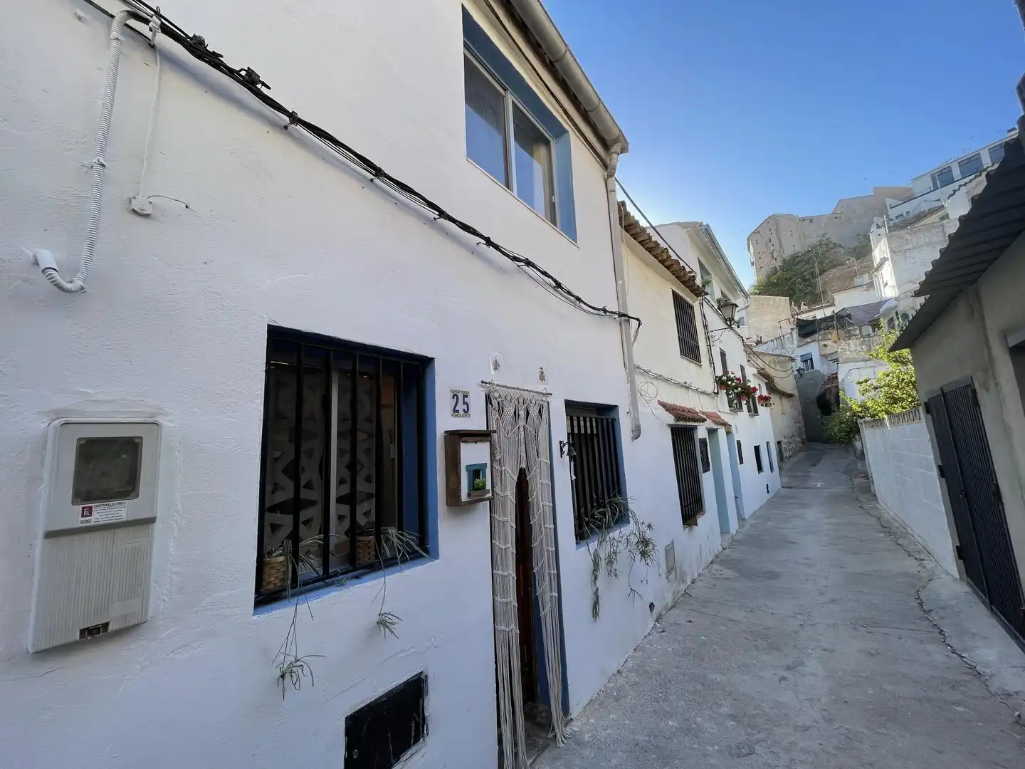 Außenansicht von Einfamilien-Reihenhaus zur Miete in Chelva mit Heizung, Parkett und Terrasse
