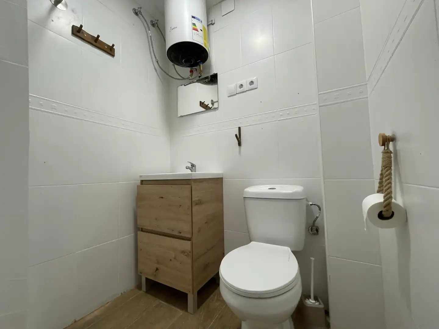Badezimmer von Einfamilien-Reihenhaus zur Miete in Chelva mit Heizung, Parkett und Terrasse