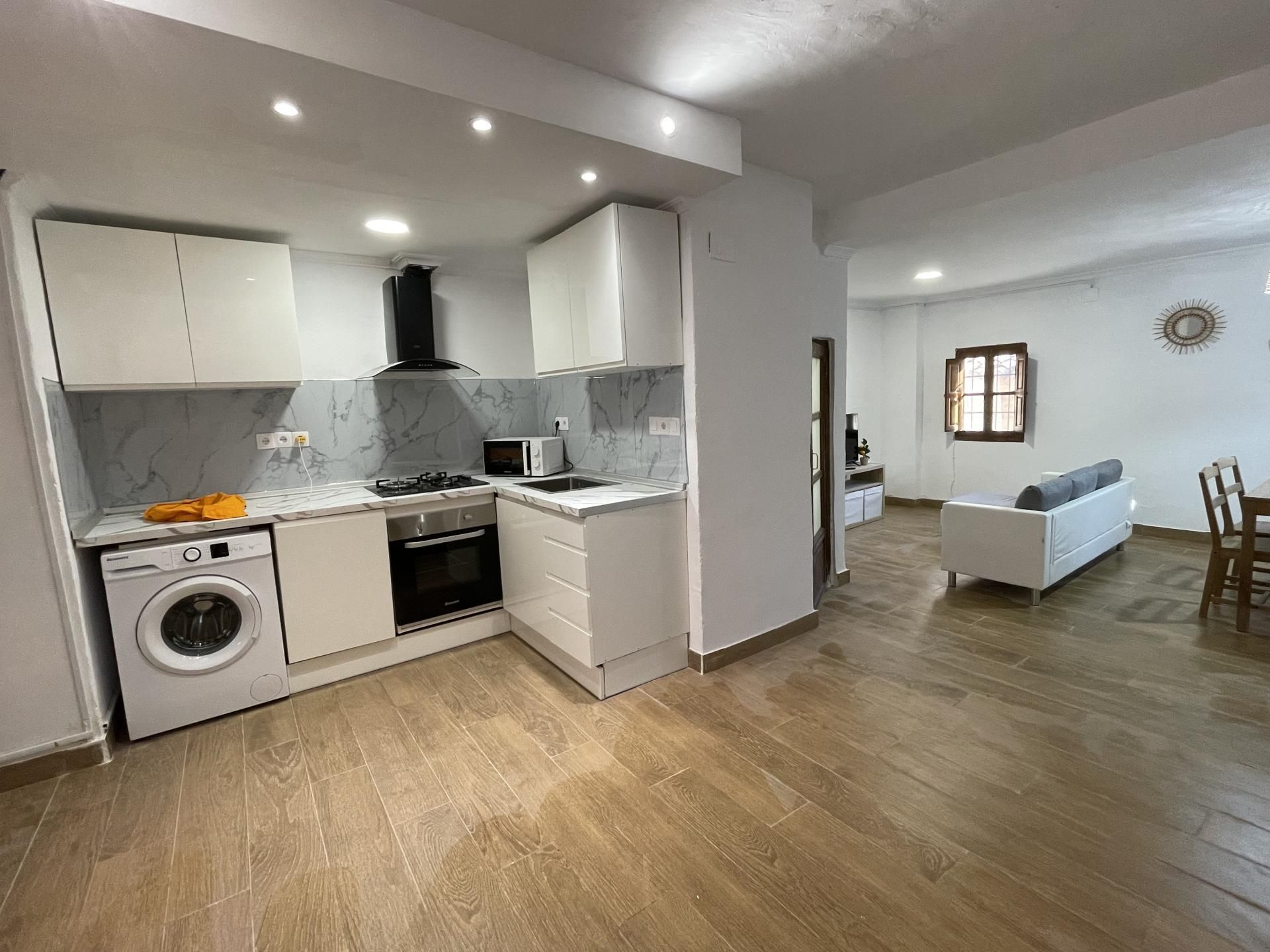 Cuina de Casa adosada de lloguer en Chelva amb Calefacció, Parquet i Terrassa