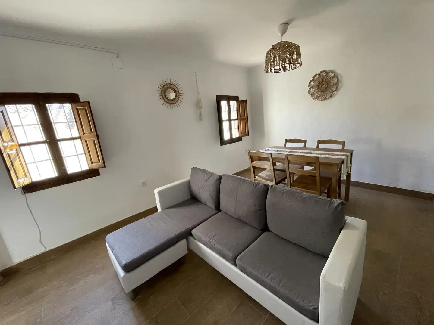 Wohnzimmer von Einfamilien-Reihenhaus zur Miete in Chelva mit Heizung, Parkett und Terrasse