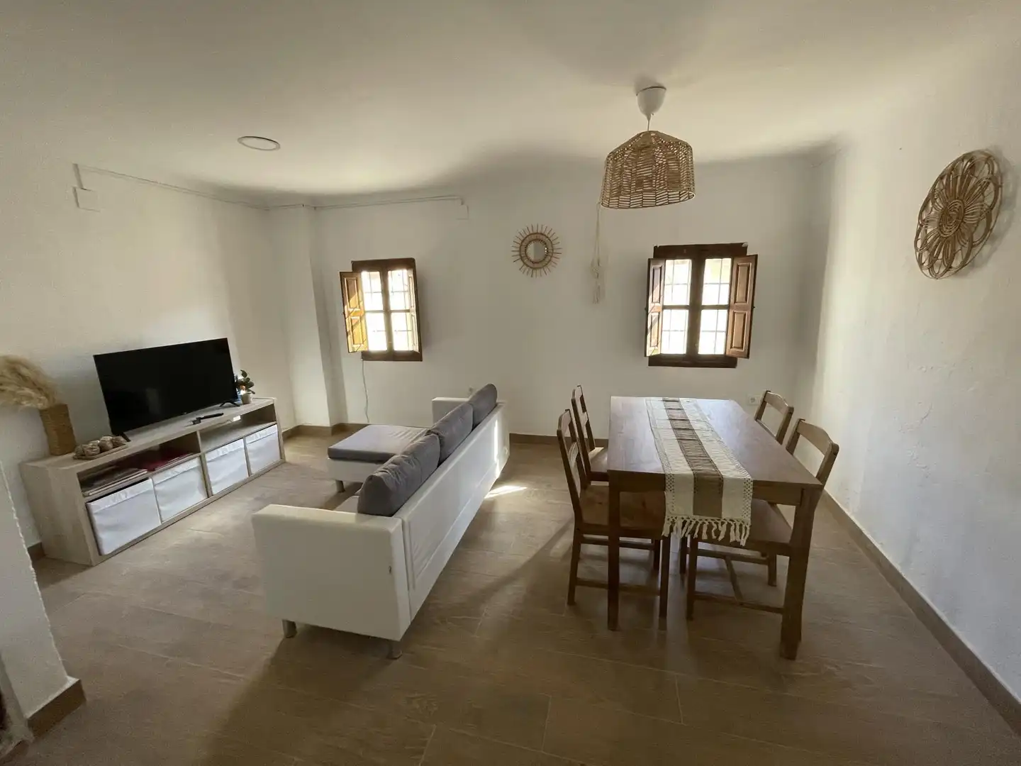 Wohnzimmer von Einfamilien-Reihenhaus zur Miete in Chelva mit Heizung, Parkett und Terrasse
