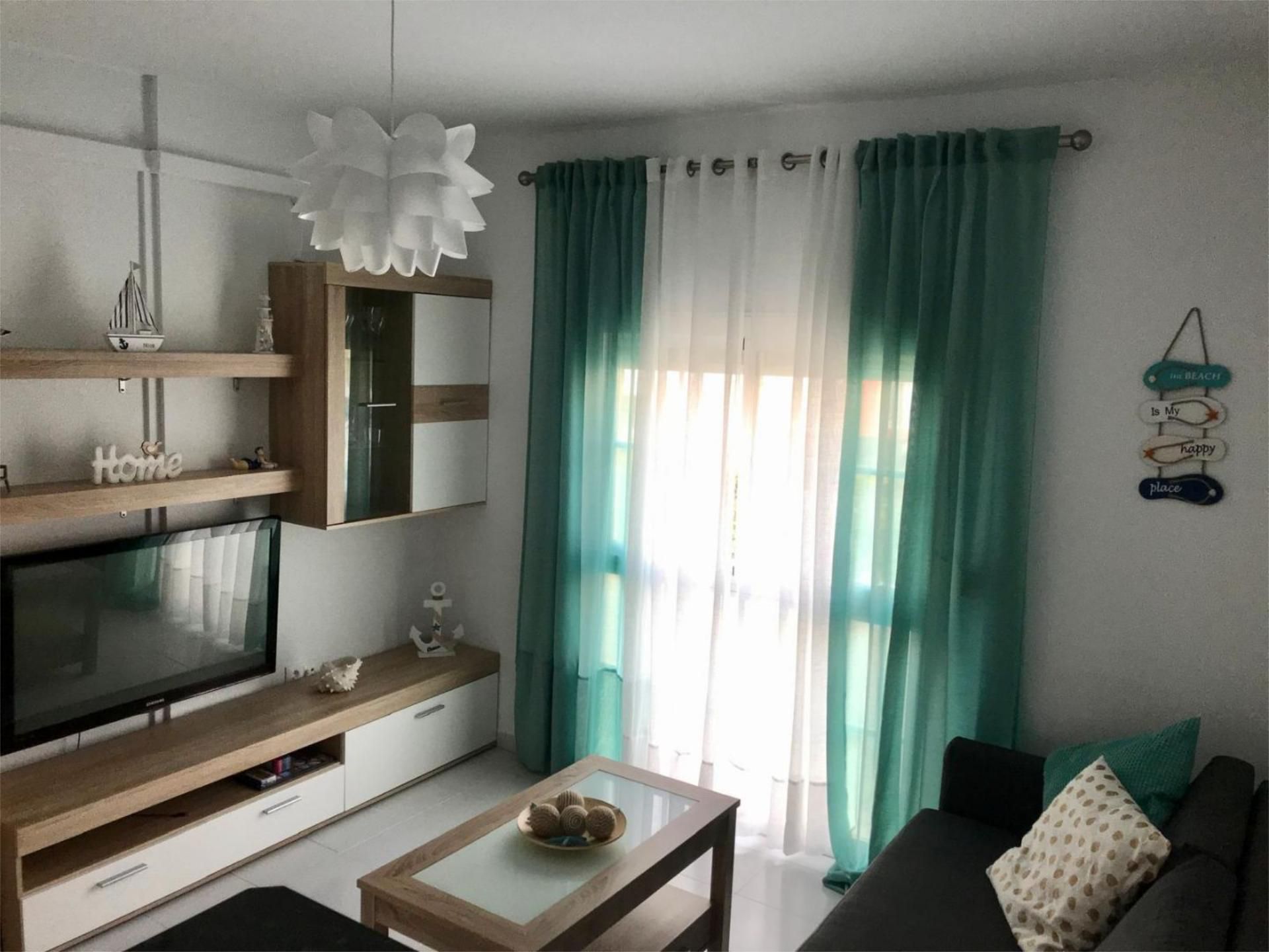 Sala d'estar de Apartament de lloguer en Rincón de la Victoria amb Aire condicionat, Terrassa i Balcó