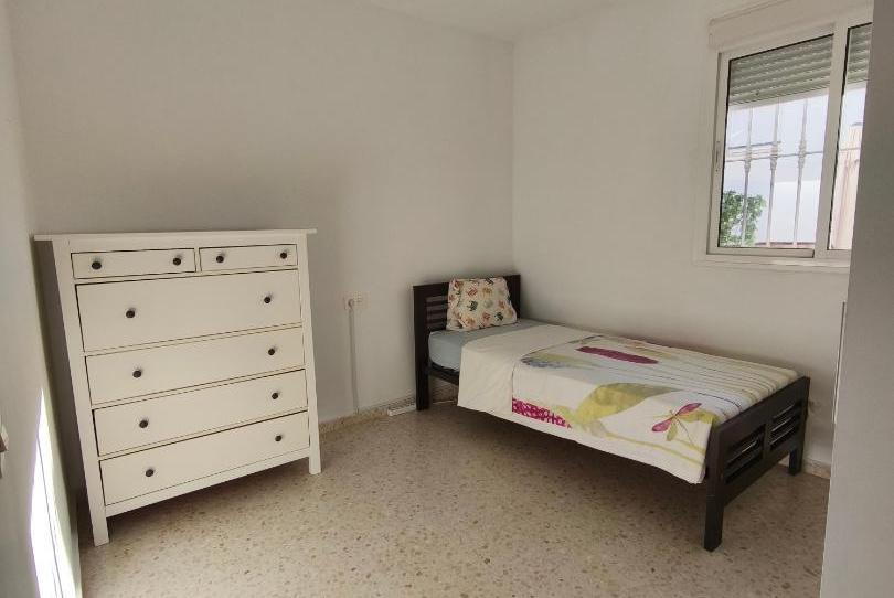 Casa adosada para compartir en Calle Concejal Juan Cabello Pérez, 1v, Almensilla, Sevilla - imagen 1 Foto 1 de Casa adosada para compartir en Calle Concejal Juan Cabello Pérez, 1v, Almensilla, Sevilla