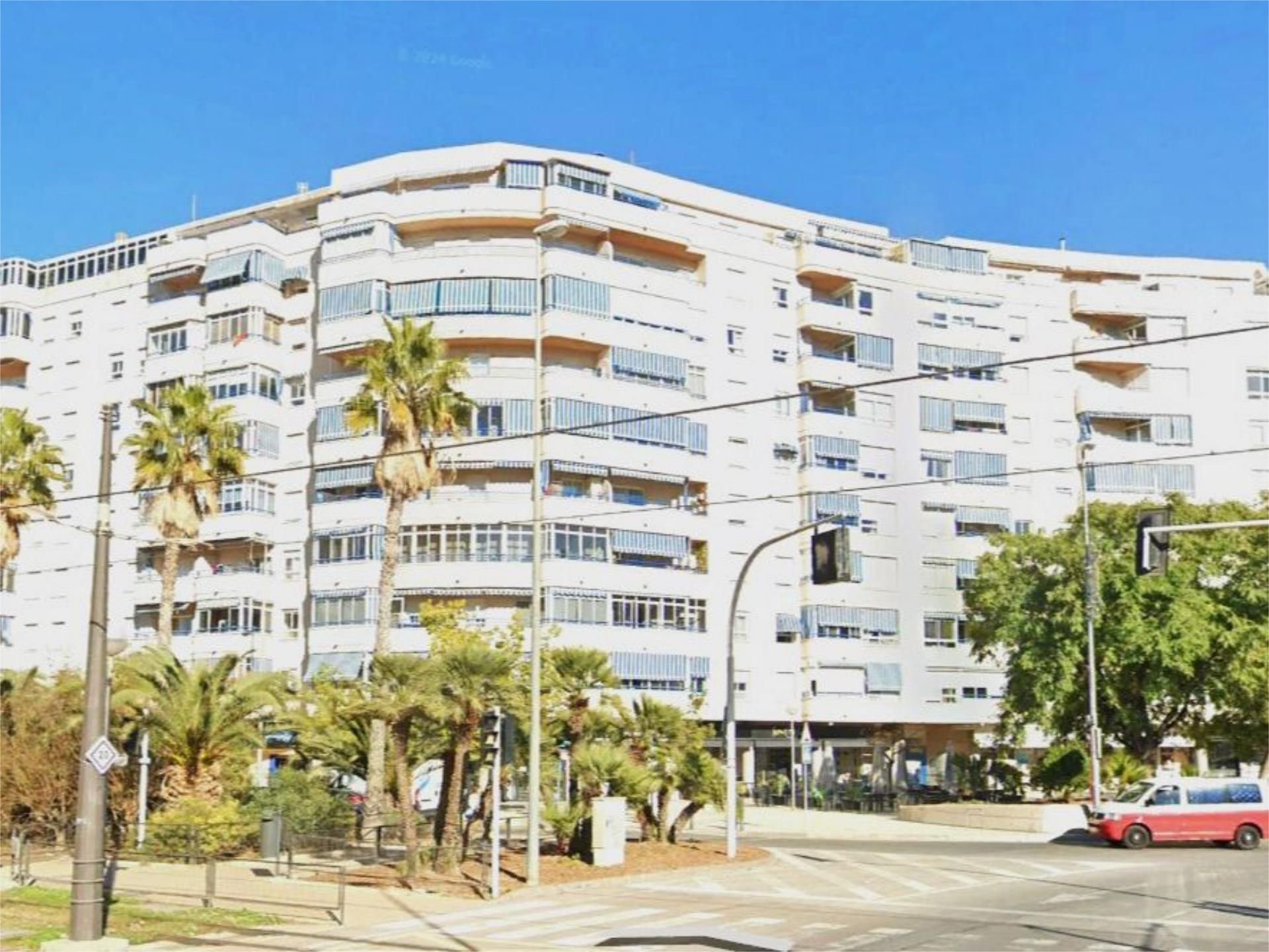 Vista exterior de Pis en venda en Alicante / Alacant amb Aire condicionat, Terrassa i Piscina