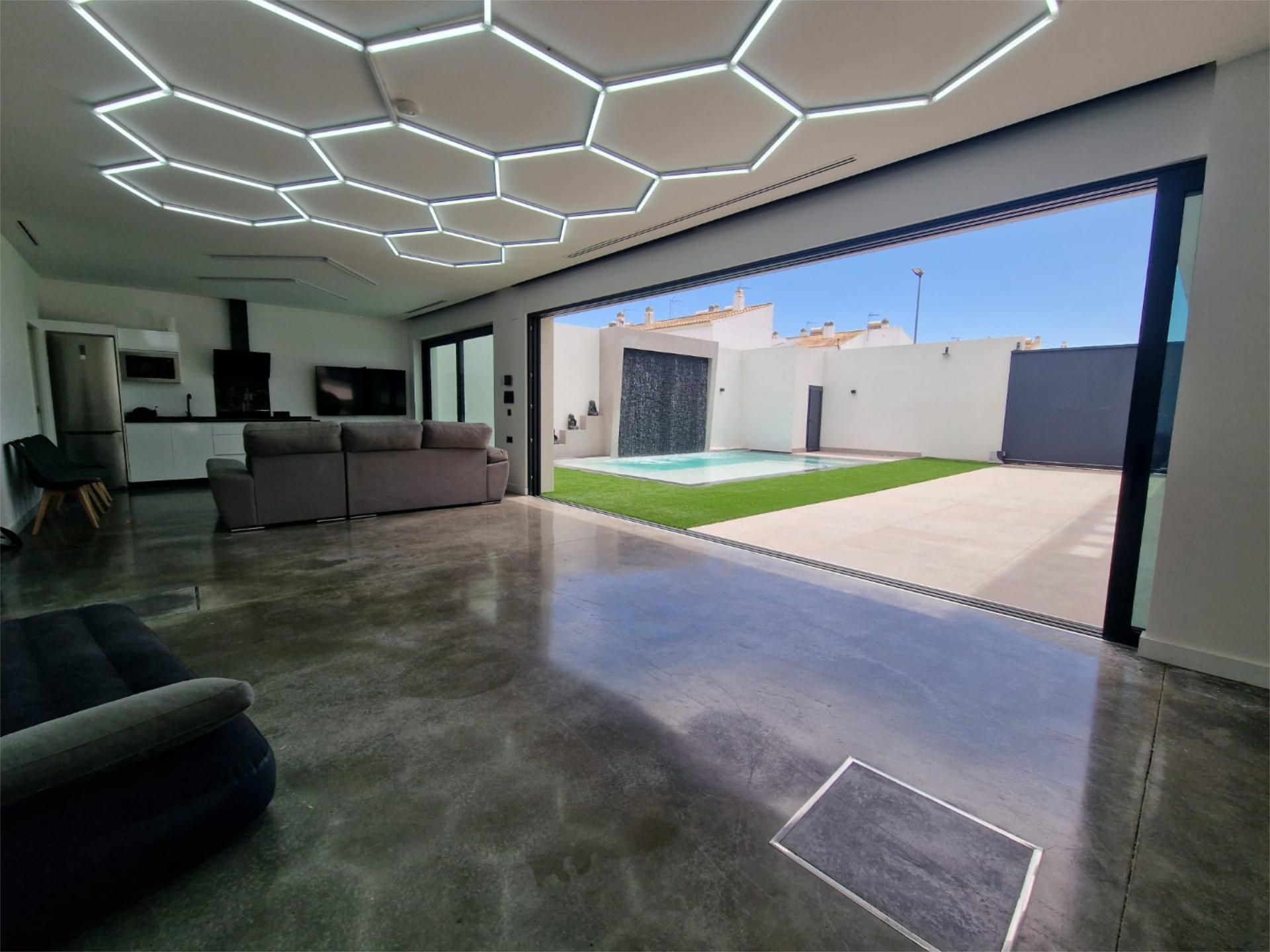 Casa o xalet en venda en Lebrija amb Terrassa i Piscina