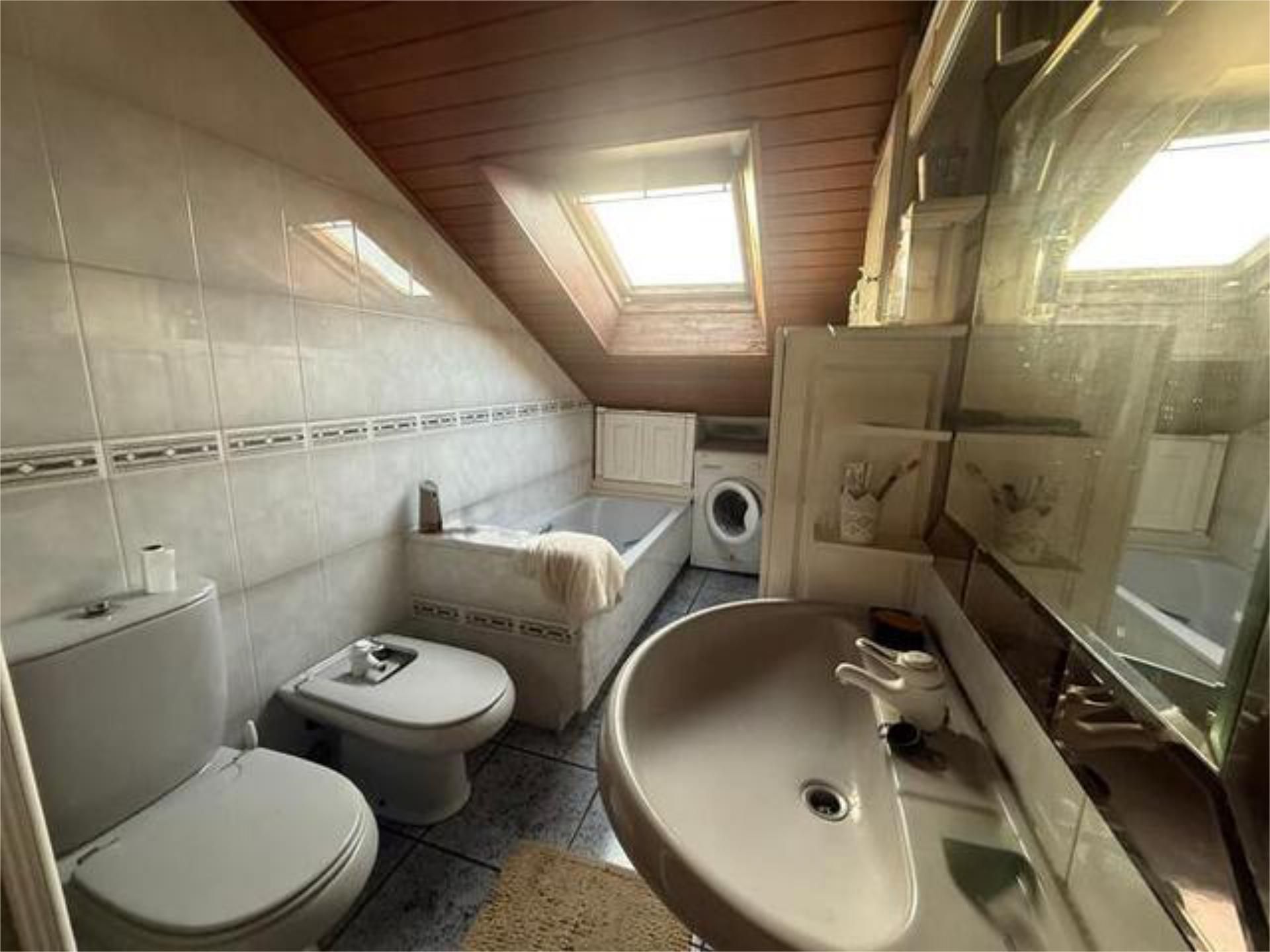 Bathroom of Flat to rent in Nigrán  with Heating, Storage room and Pets allowed
