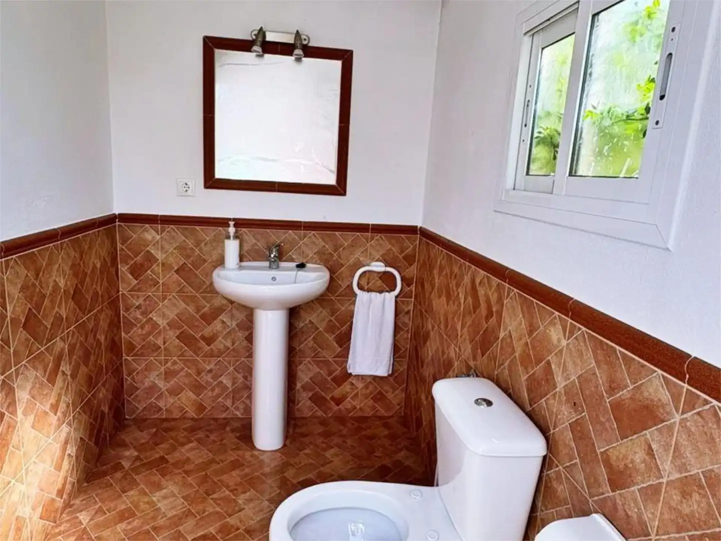 Houses for sale in Desconocido, 58, La Roda de Andalucía Bathroom of Houses for sale in La Roda de Andalucía with Air Conditioner, Heating and Private garden