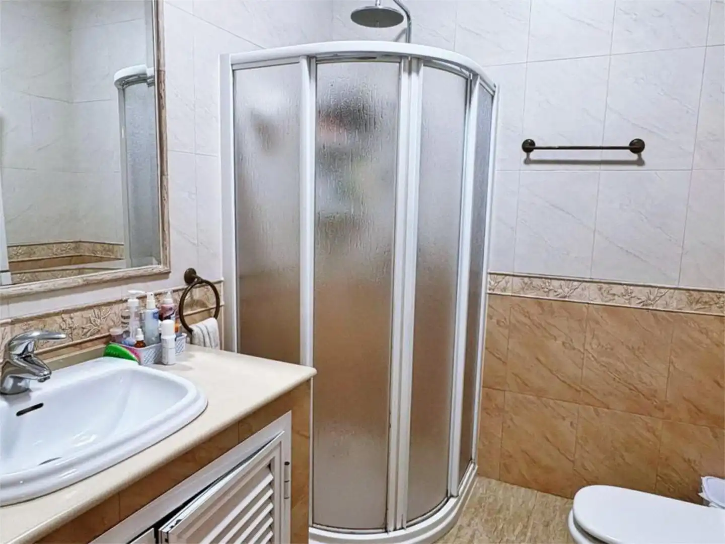 Houses for sale in Desconocido, 58, La Roda de Andalucía Bathroom of Houses for sale in La Roda de Andalucía with Air Conditioner, Heating and Private garden