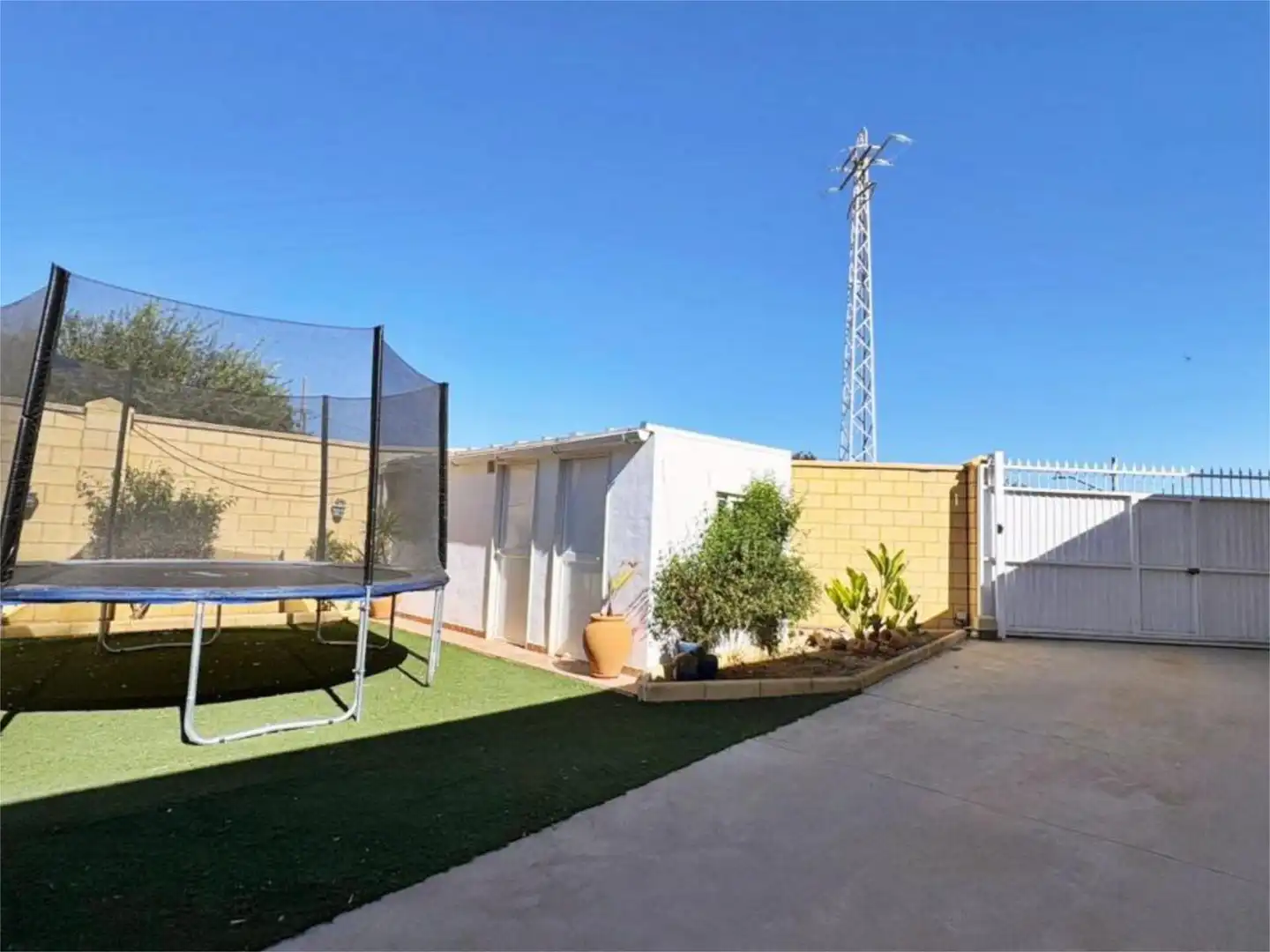 Houses for sale in Desconocido, 58, La Roda de Andalucía Garden of Houses for sale in La Roda de Andalucía with Air Conditioner, Heating and Private garden