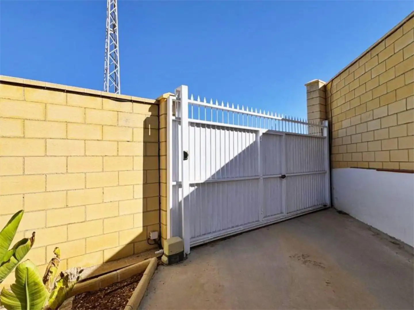 Houses for sale in Desconocido, 58, La Roda de Andalucía Exterior view of Houses for sale in La Roda de Andalucía with Air Conditioner, Heating and Private garden