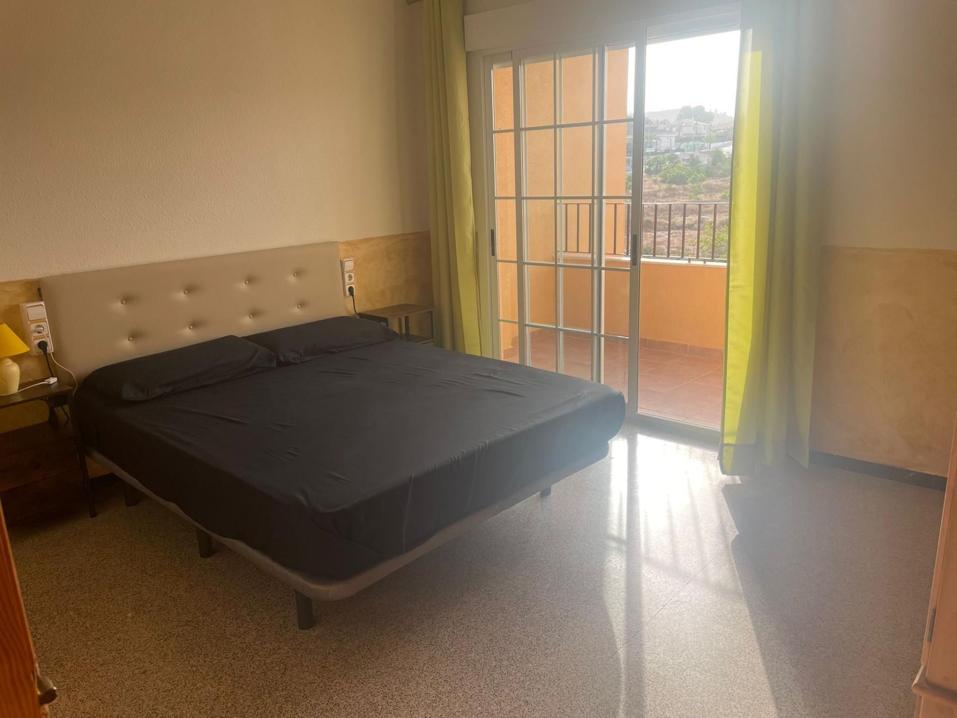Dormitori de Pis per a compartir en Monóvar  / Monòver amb Moblat i Balcó