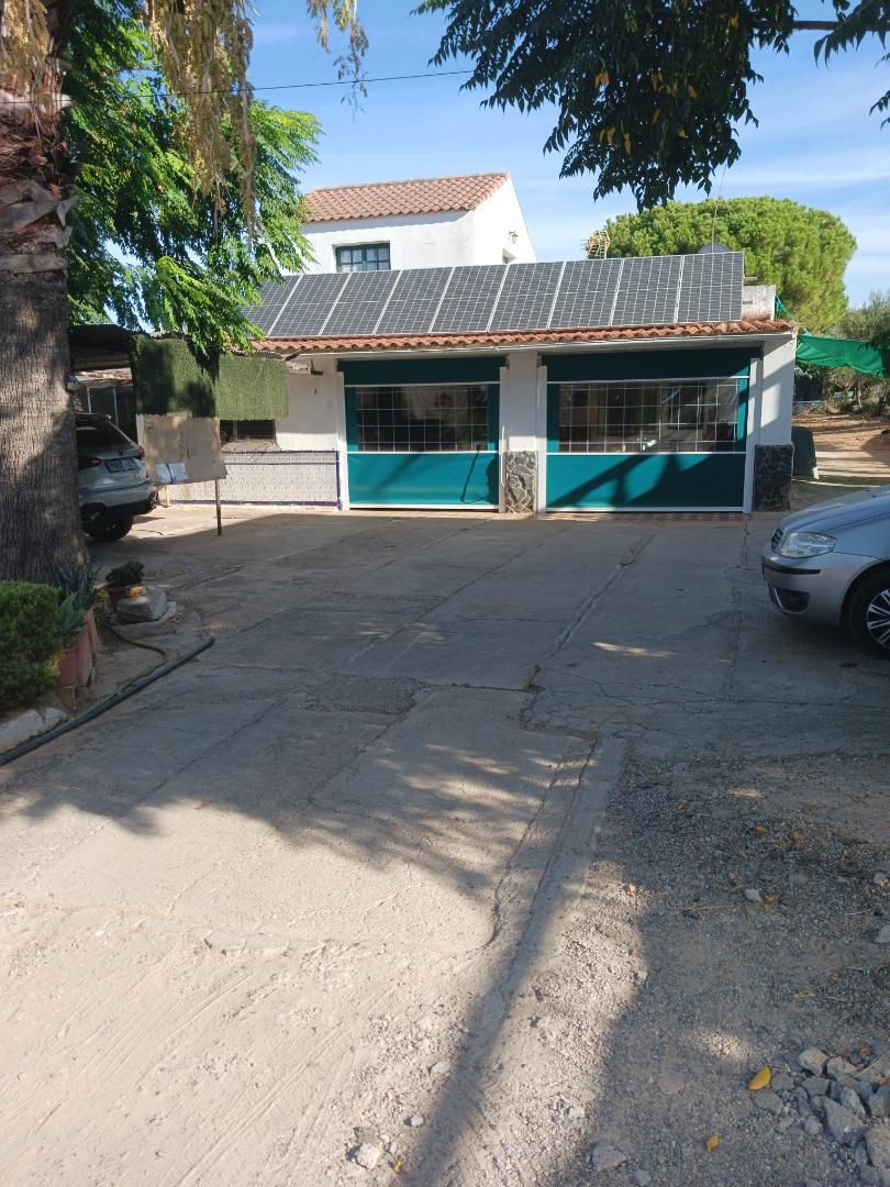 Aparcament de Finca rústica en venda en Dos Hermanas amb Aire condicionat, Calefacció i Jardí privat