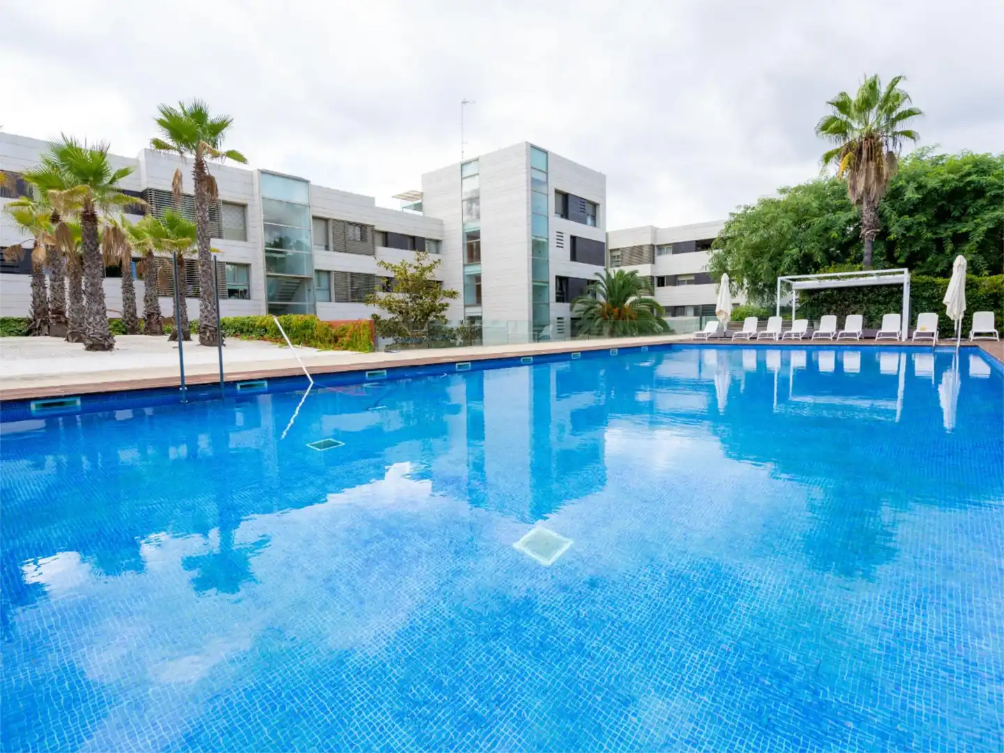 Piscina de Pis en venda en Tarragona amb Aire condicionat, Calefacció i Jardí privat