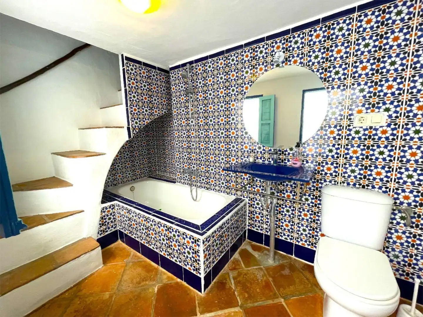 Casa adosada de alquiler en Plaza de la Almijara, 1, Cómpeta Baño de Casa adosada de alquiler en Cómpeta con Jardín privado, Parquet y Terraza