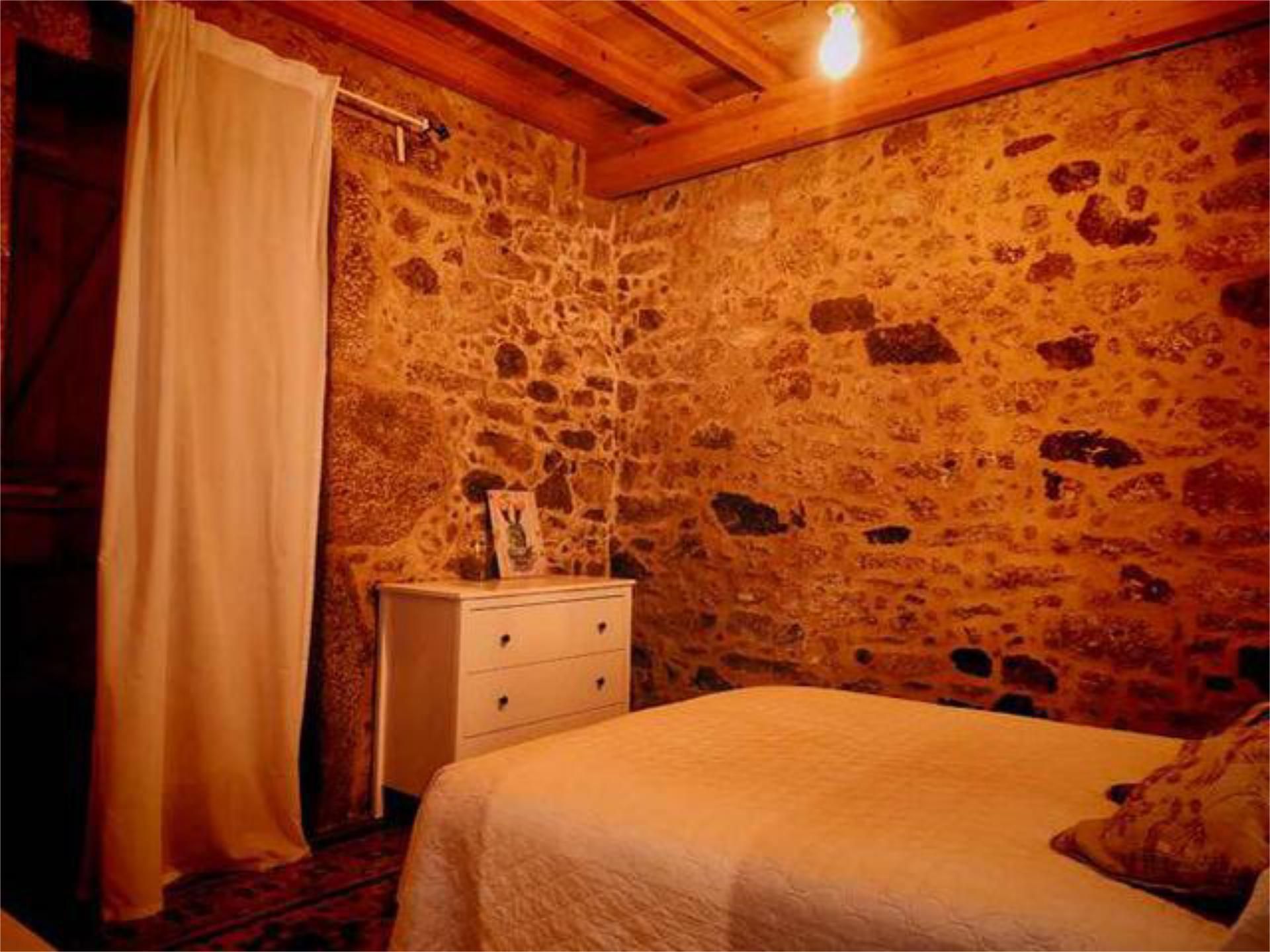 Bedroom of House or chalet to rent in Cee  with Heating, Private garden and Storage room