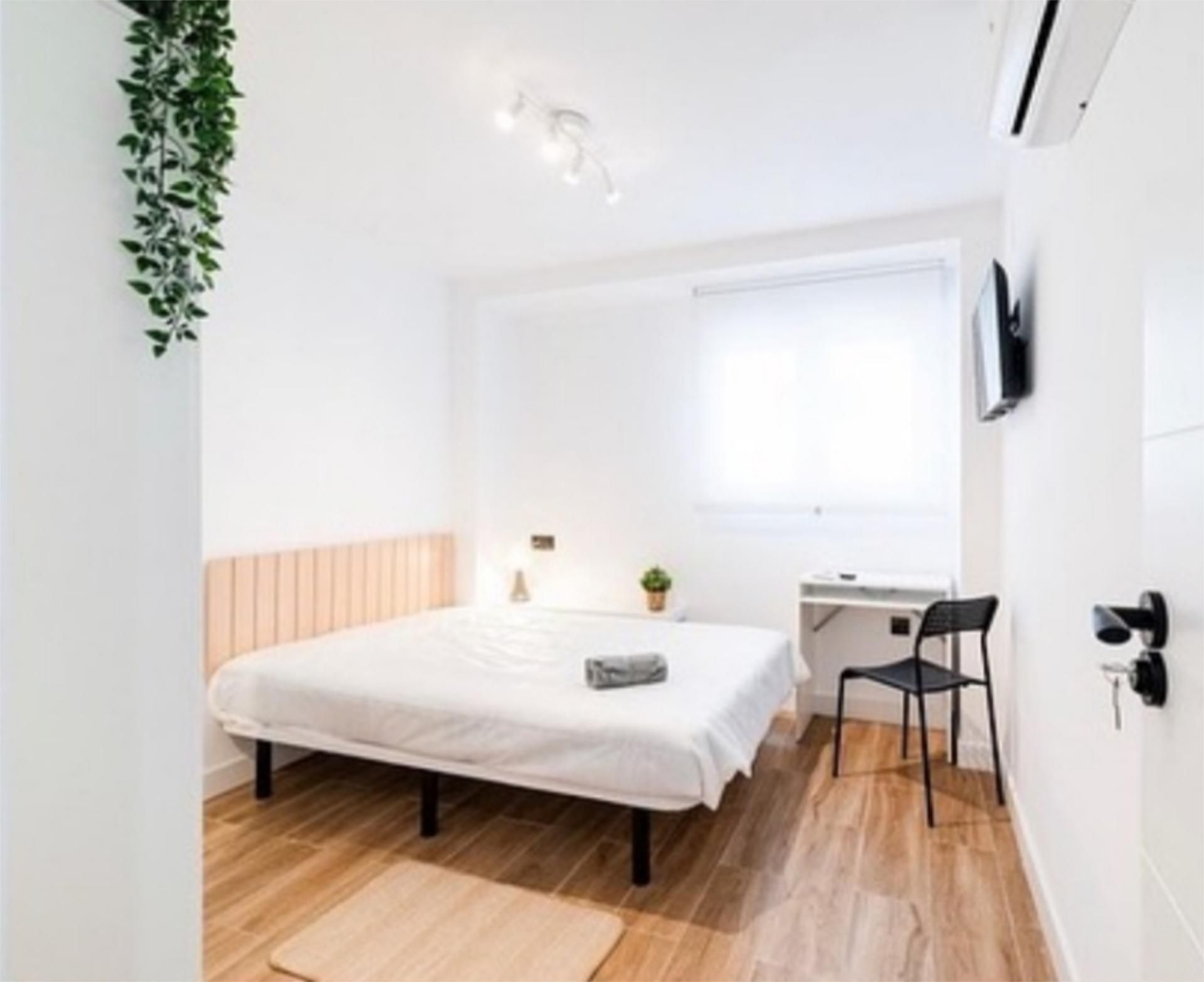 Bedroom of Apartment to share in Valladolid Capital  with Air Conditioner, Heating and Parquet flooring