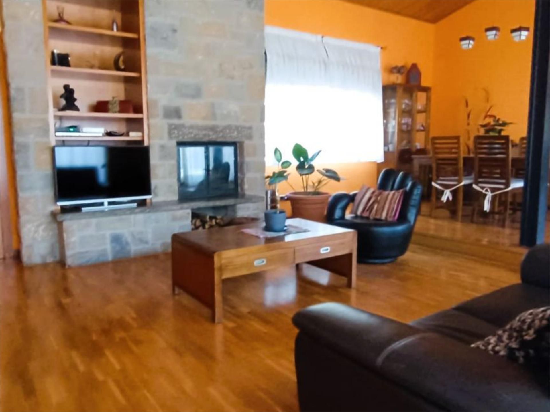 Sala d'estar de Casa o xalet en venda en Moià amb Calefacció, Jardí privat i Parquet